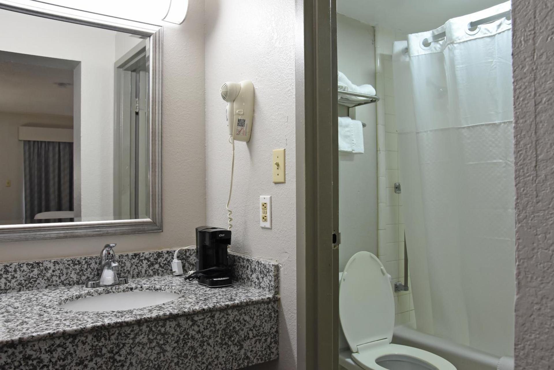Days Inn by Wyndham Lebanon photo 16