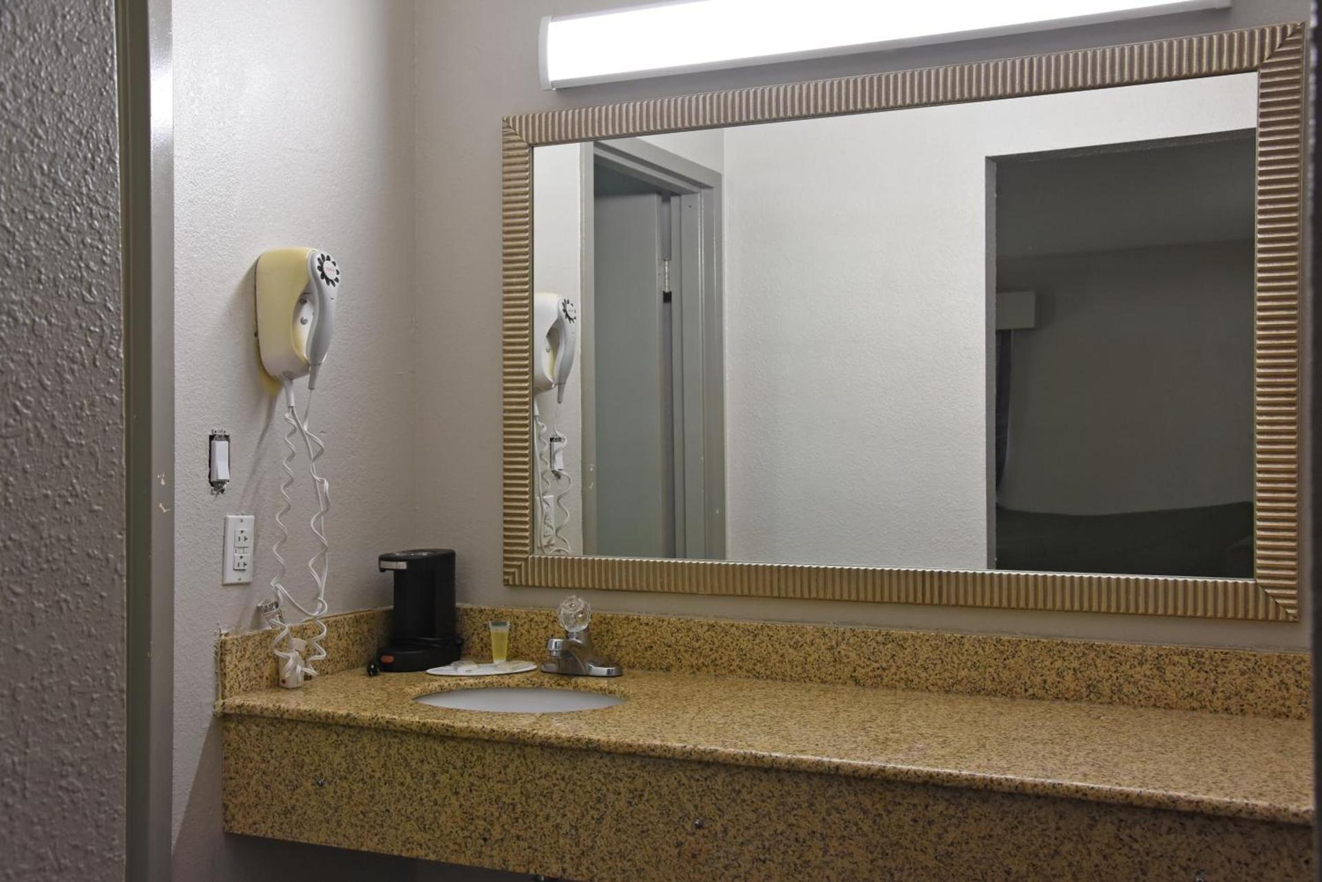 Days Inn by Wyndham Lebanon photo 23