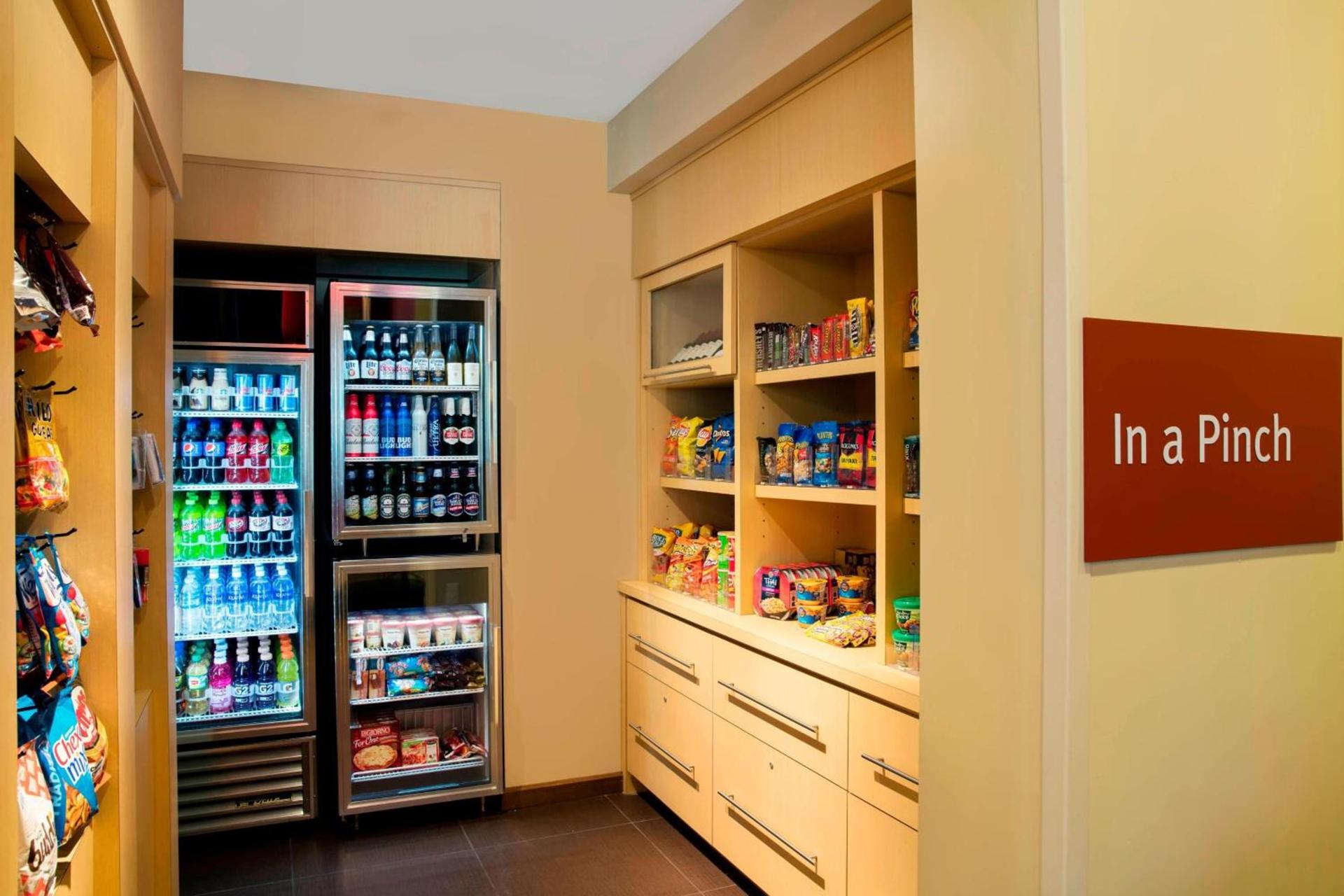 TownePlace Suites Orlando at FLAMINGO CROSSINGS Town Center, Western Entrance photo 26