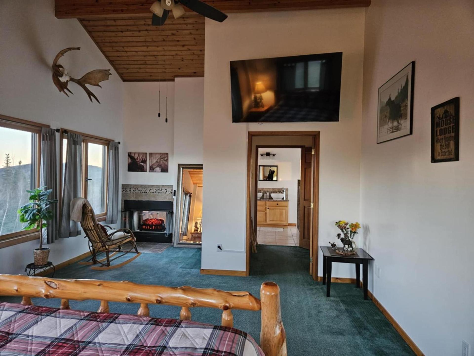 Moose Room at Bear Mountain Lodge photo 7