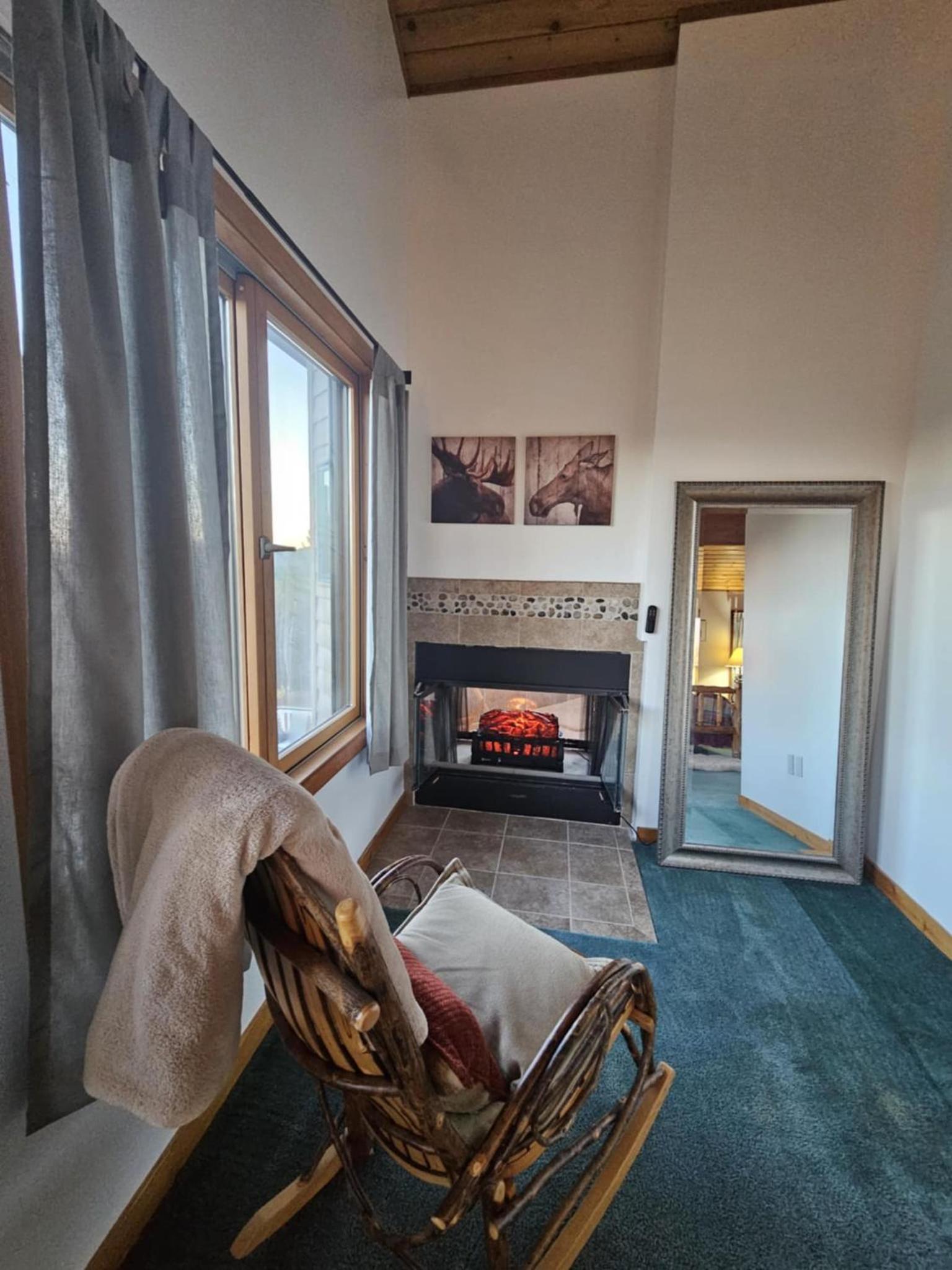 Moose Room at Bear Mountain Lodge photo 24