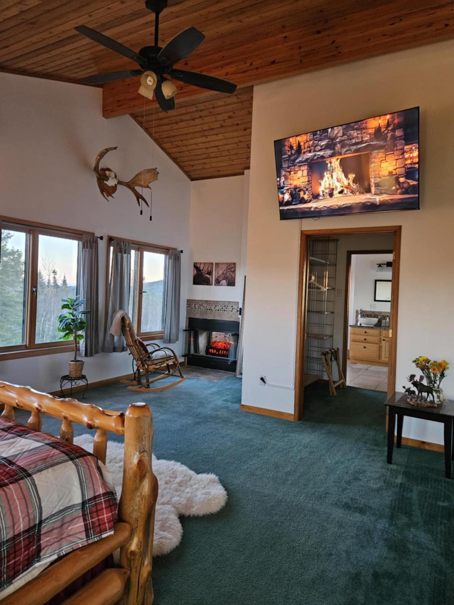 Moose Room at Bear Mountain Lodge photo 23