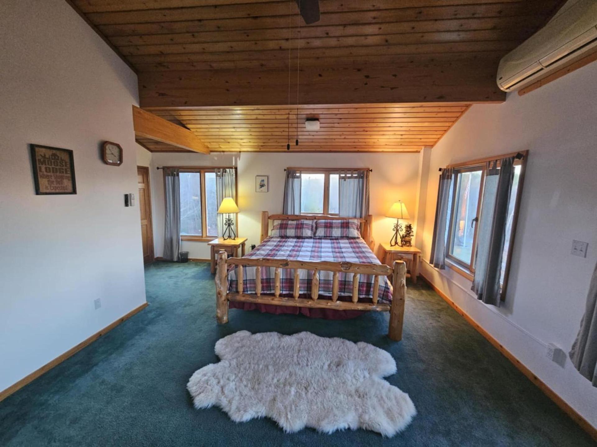 Moose Room at Bear Mountain Lodge photo 9