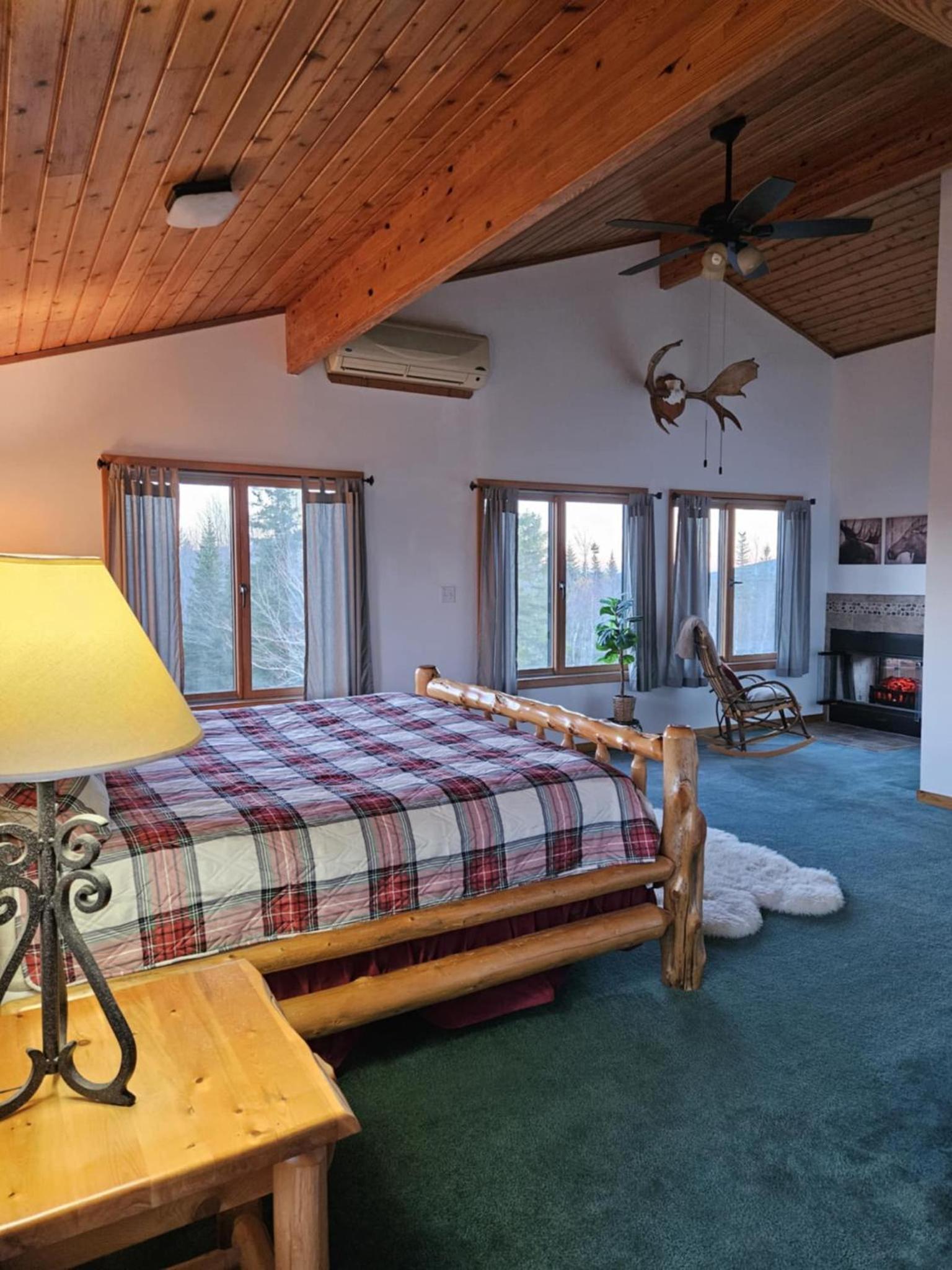 Moose Room at Bear Mountain Lodge photo 26