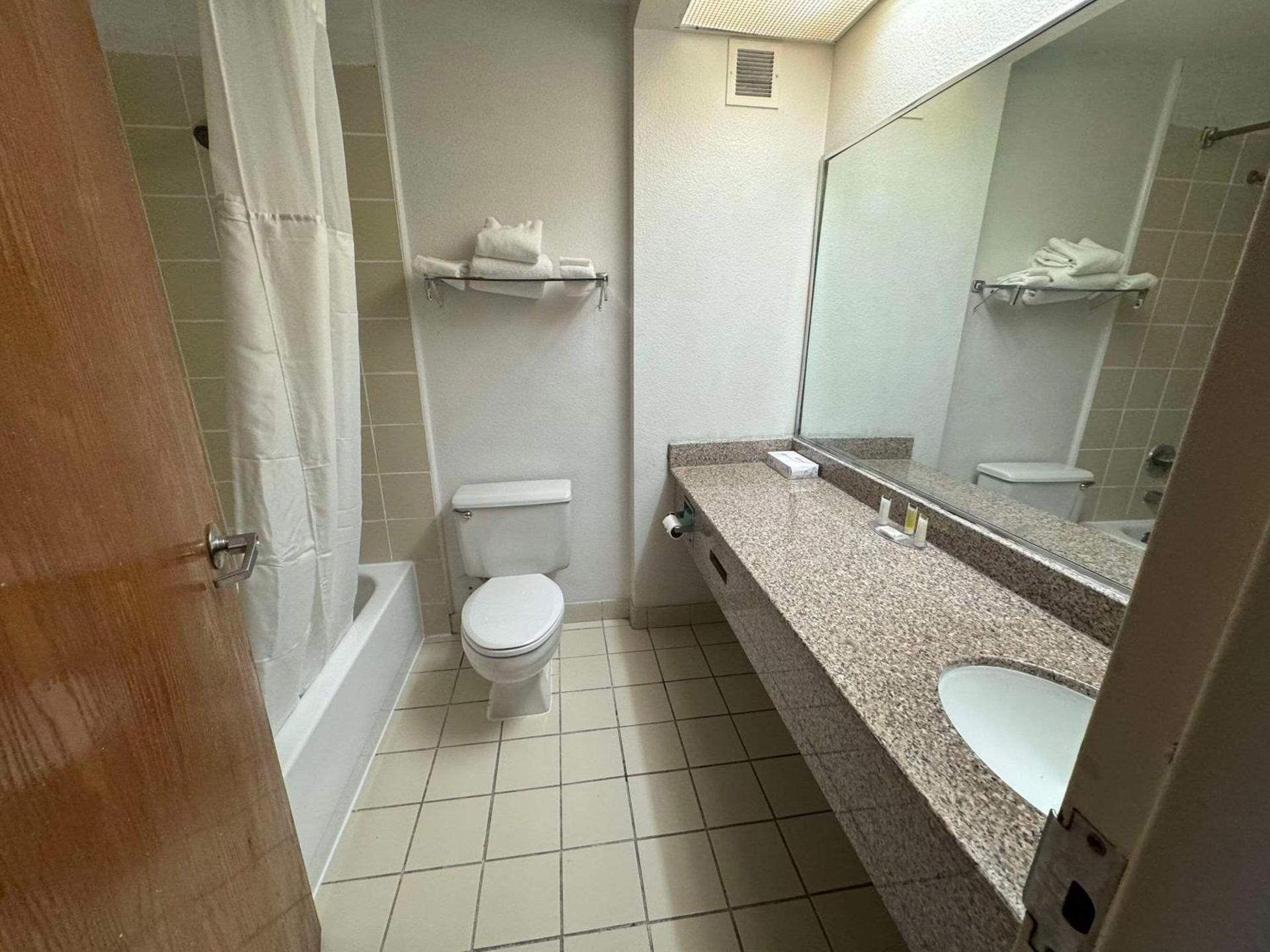 Quality Inn Chattanooga Hamilton Place photo 17