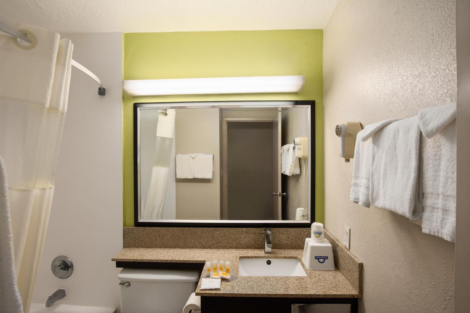 Days Inn by Wyndham Rome Downtown photo 21