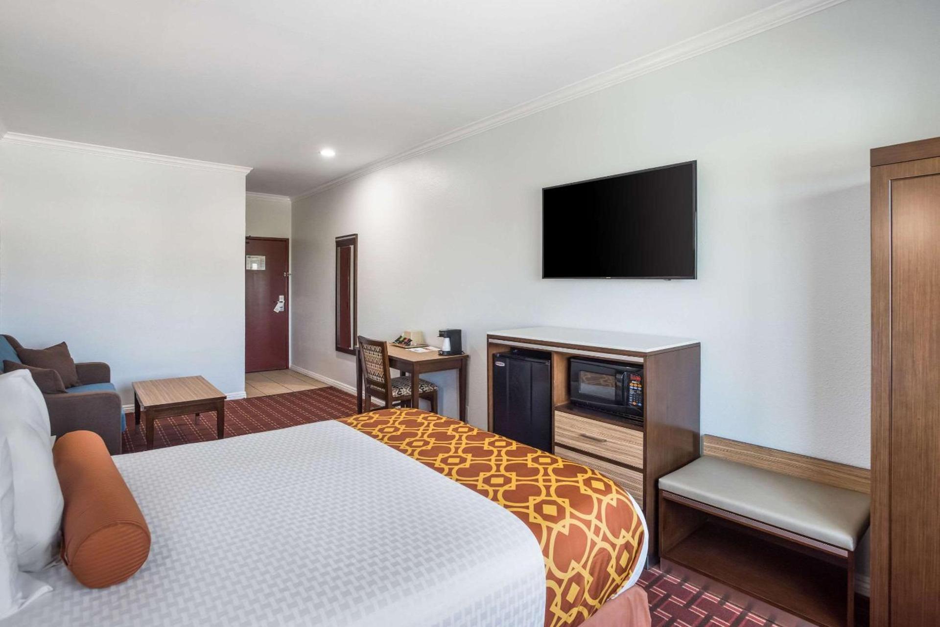 Rodeway Inn & Suites Pasadena photo 28