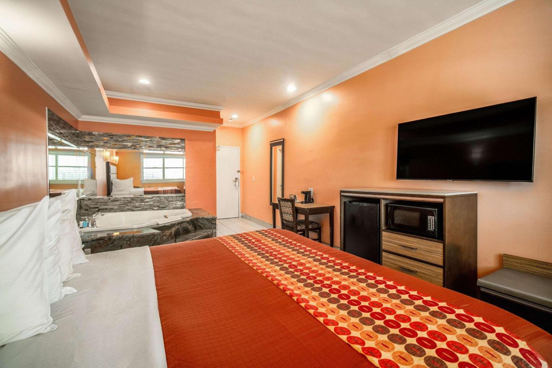 Rodeway Inn & Suites Pasadena photo 43