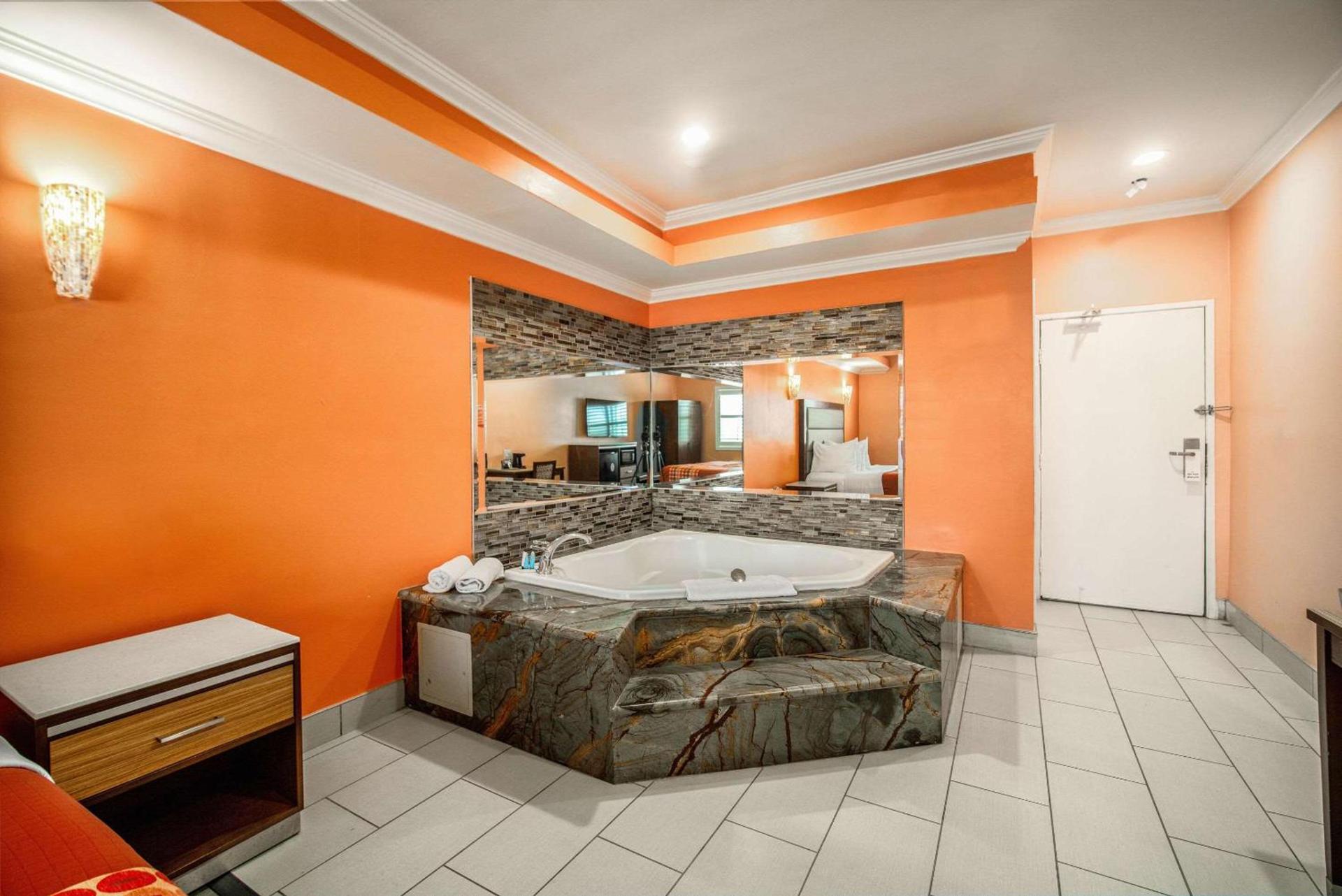 Rodeway Inn & Suites Pasadena photo 48