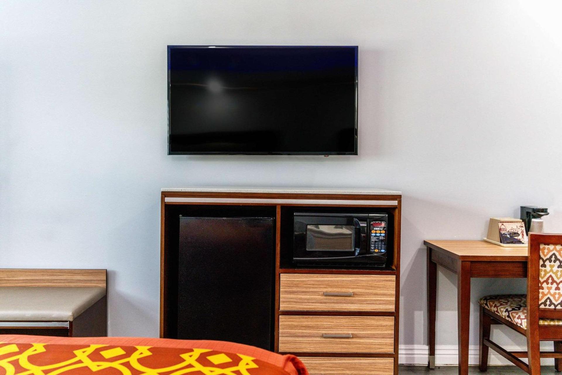 Rodeway Inn & Suites Pasadena photo 59