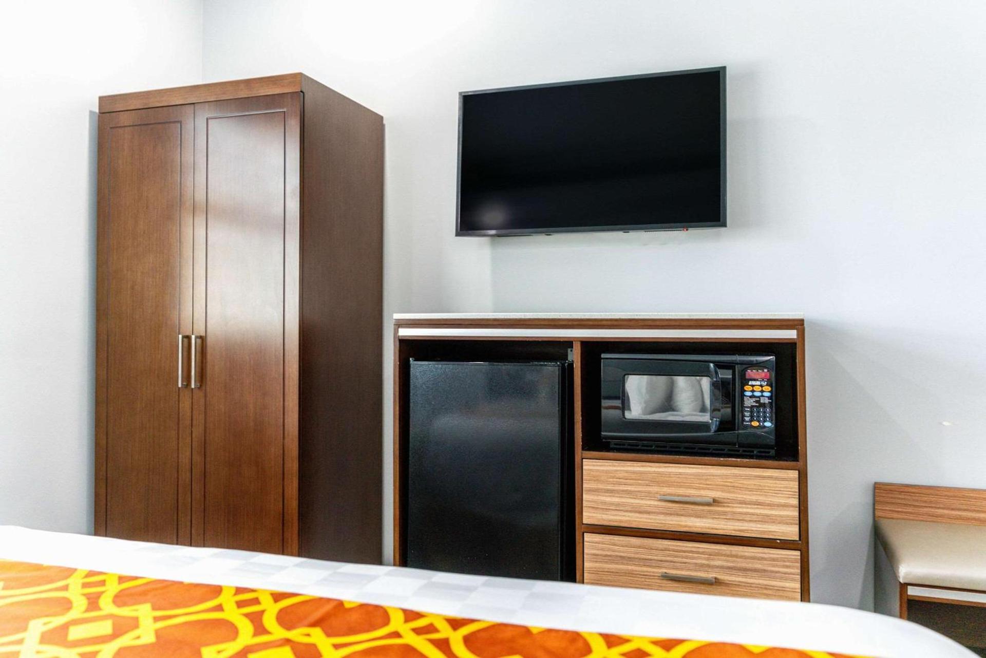 Rodeway Inn & Suites Pasadena photo 64