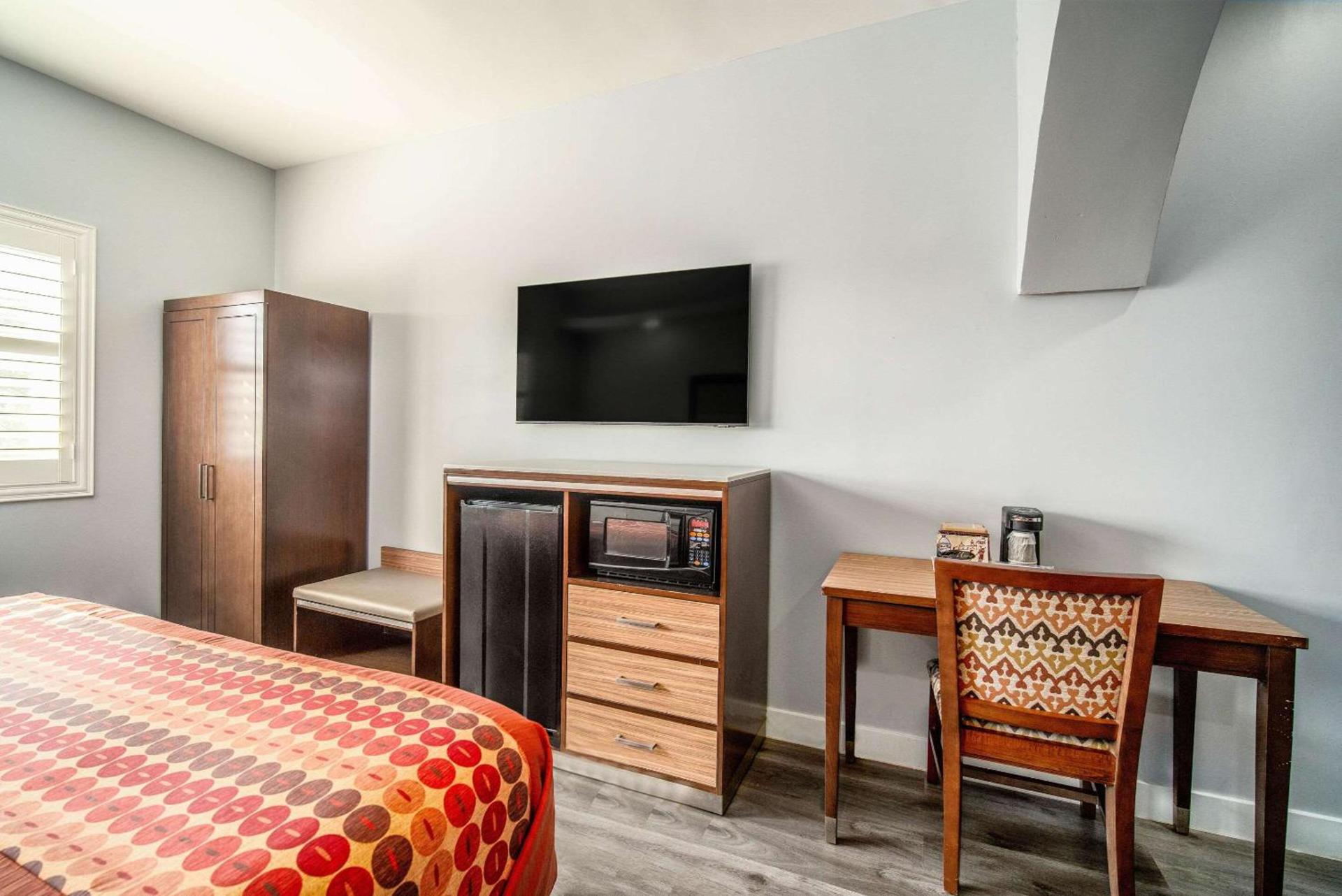 Rodeway Inn & Suites Pasadena photo 68