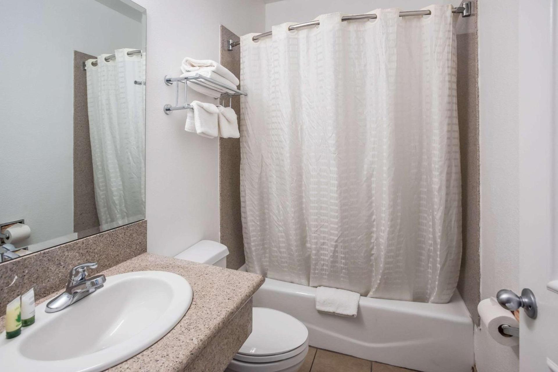 Rodeway Inn & Suites Pasadena photo 75