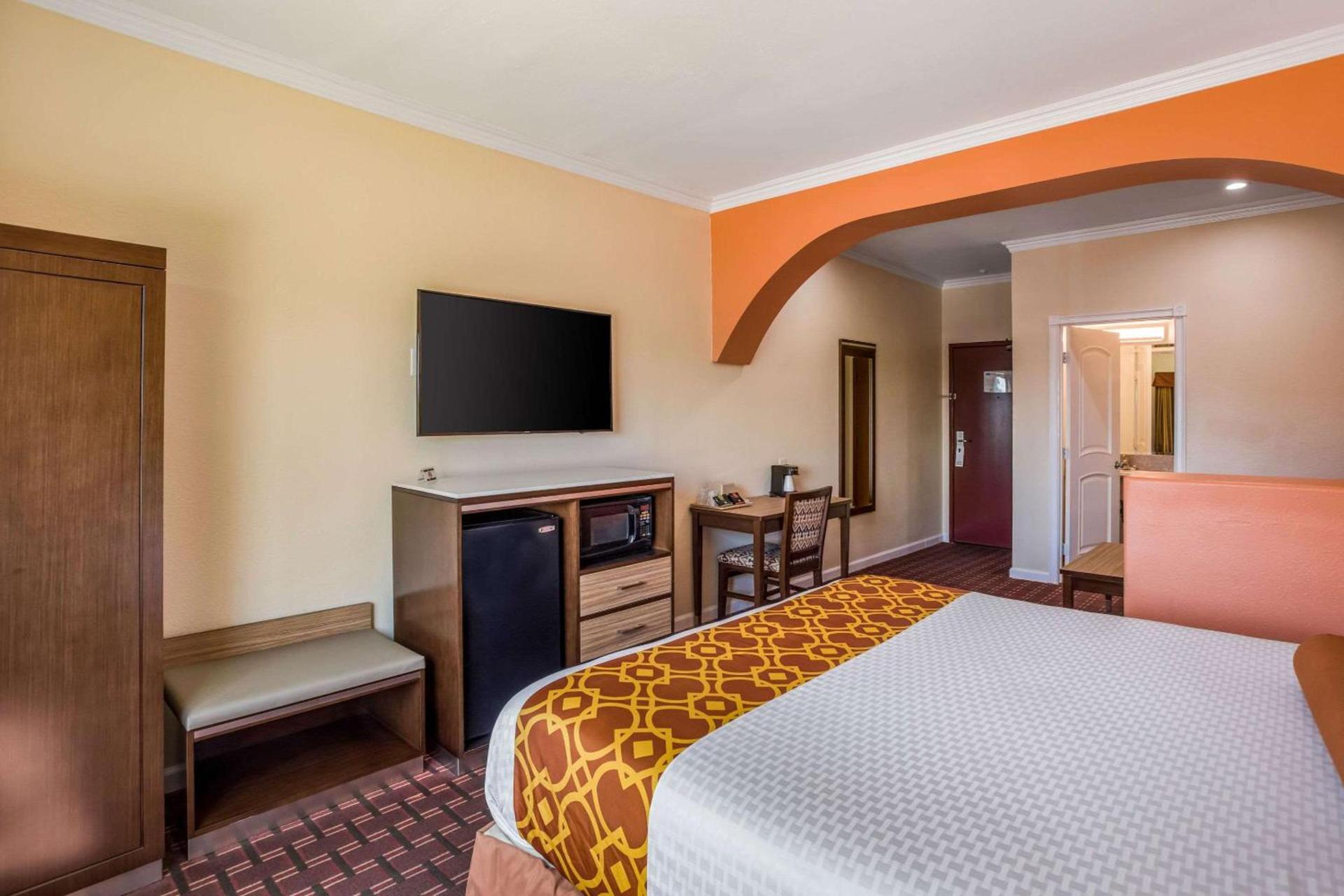 Rodeway Inn & Suites Pasadena photo 81