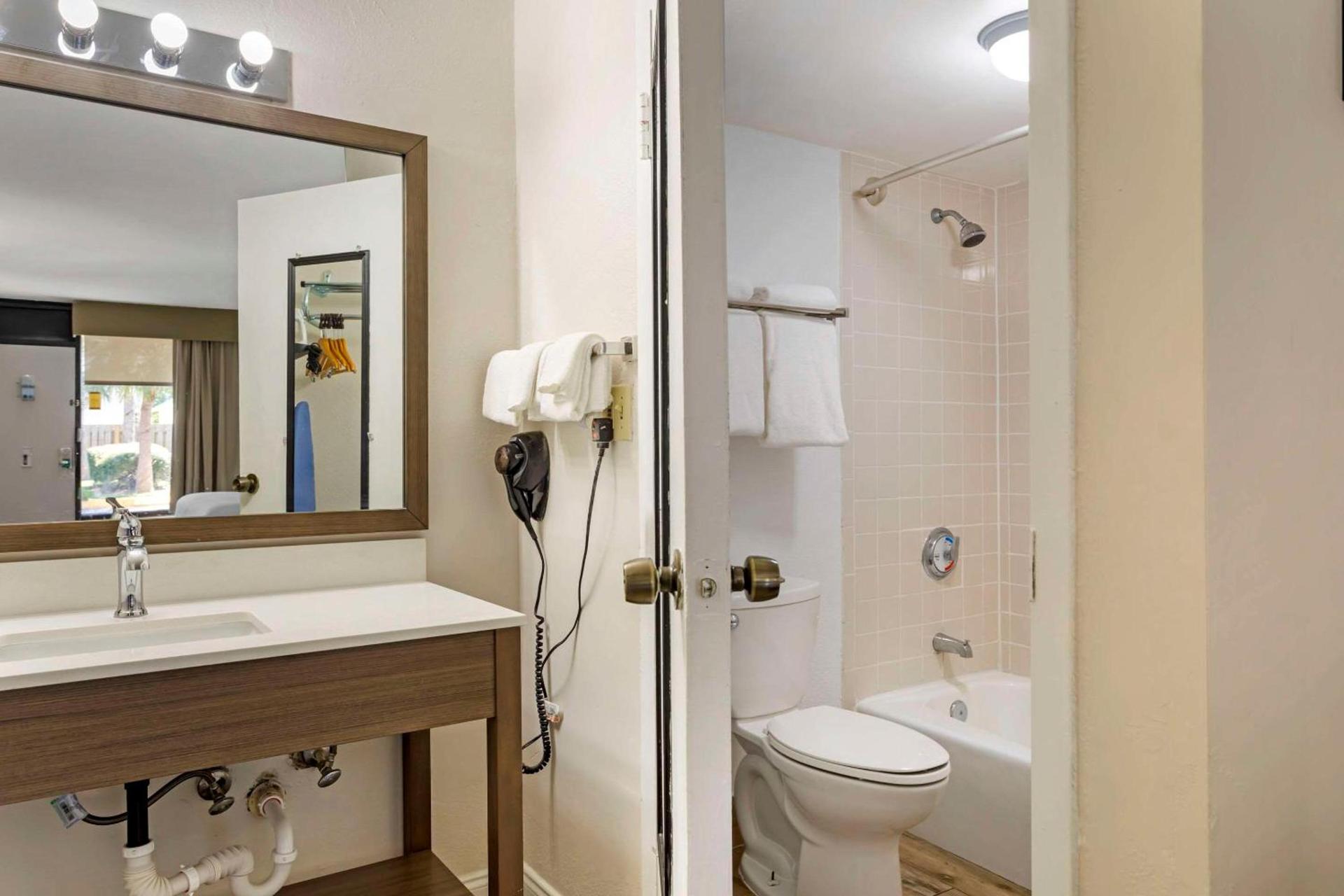 Quality Inn & Suites St Augustine Beach Area photo 12