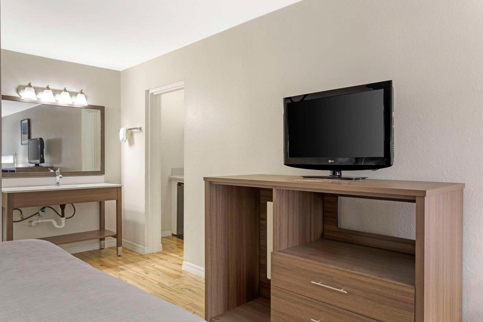 Quality Inn & Suites St Augustine Beach Area photo 25