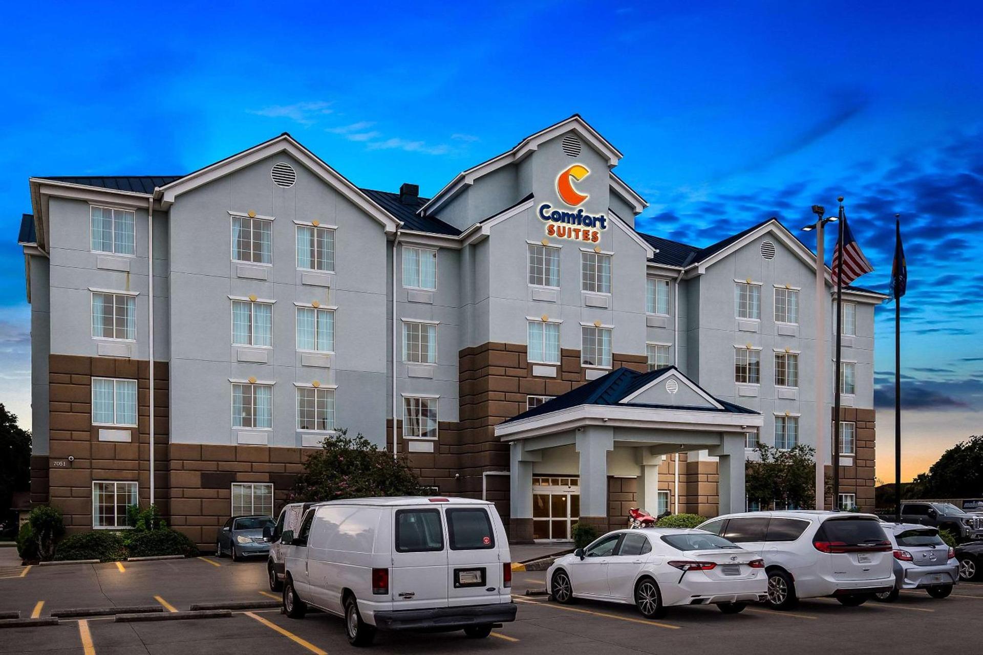 Comfort Suites New Orleans East photo 1