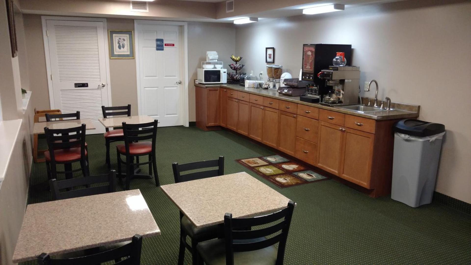 Hurricane Inn photo 13