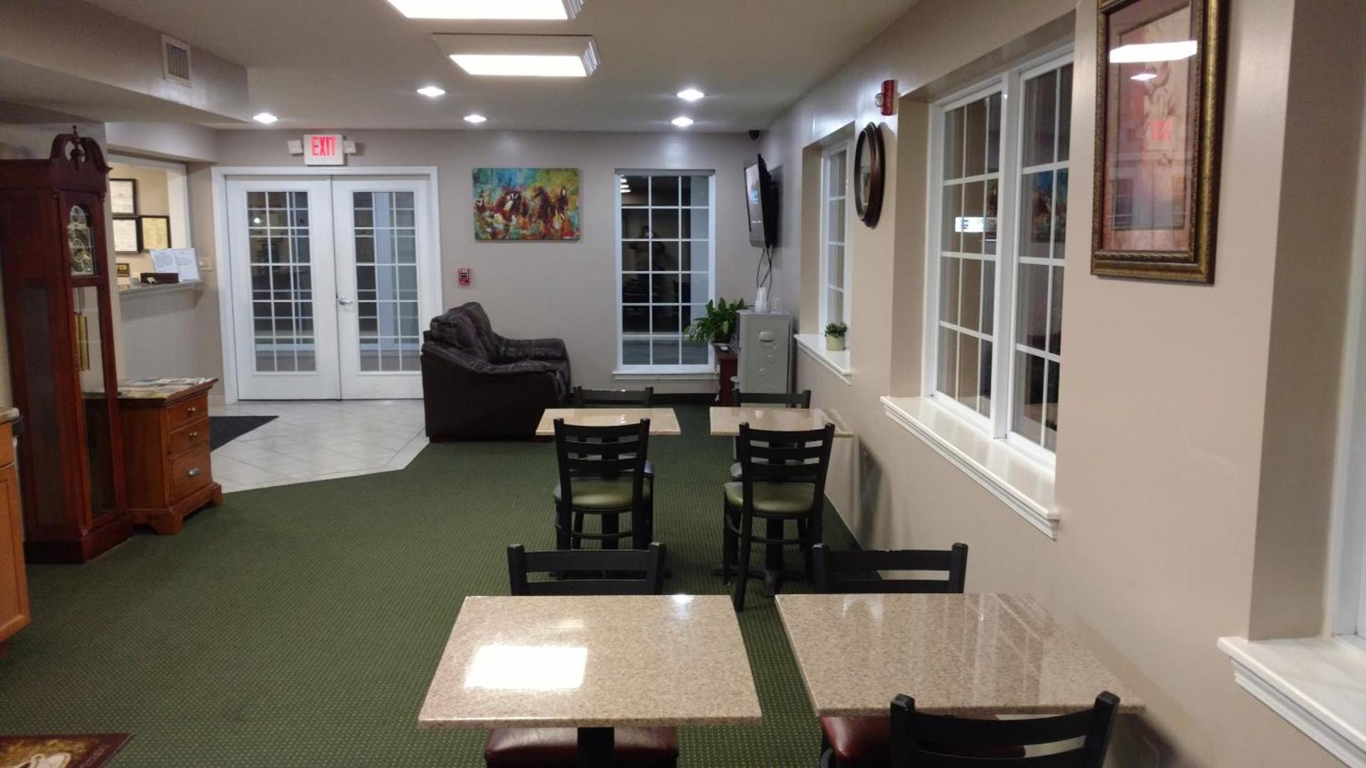 Hurricane Inn photo 11