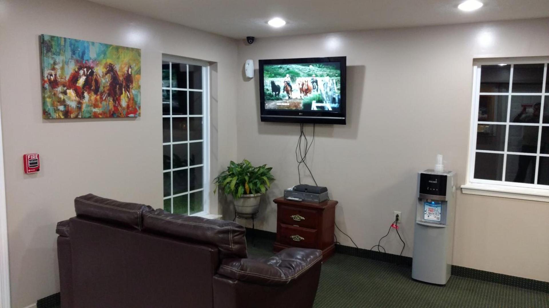 Hurricane Inn photo 10