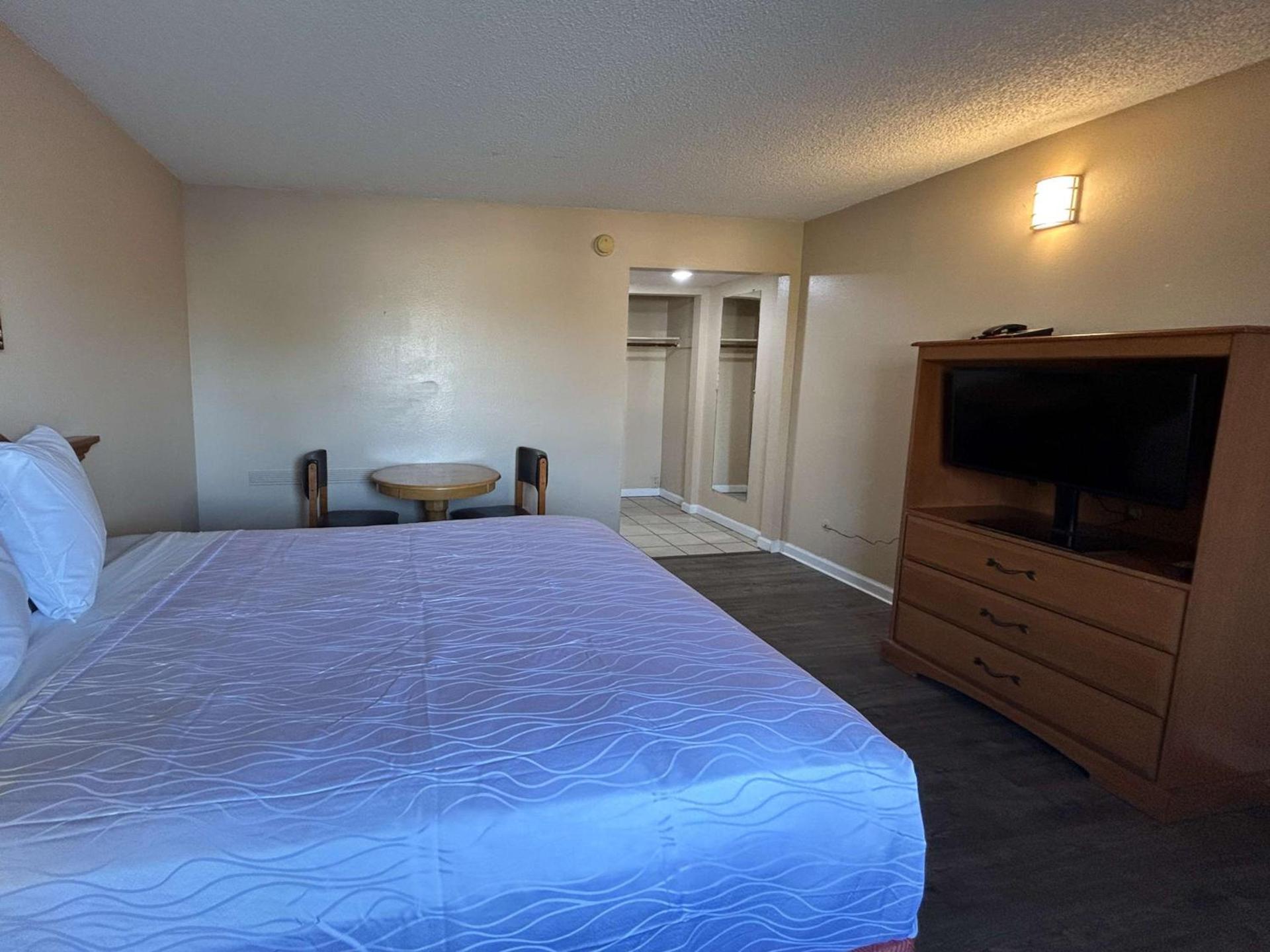 Motel 6 Selma, CA photo 6