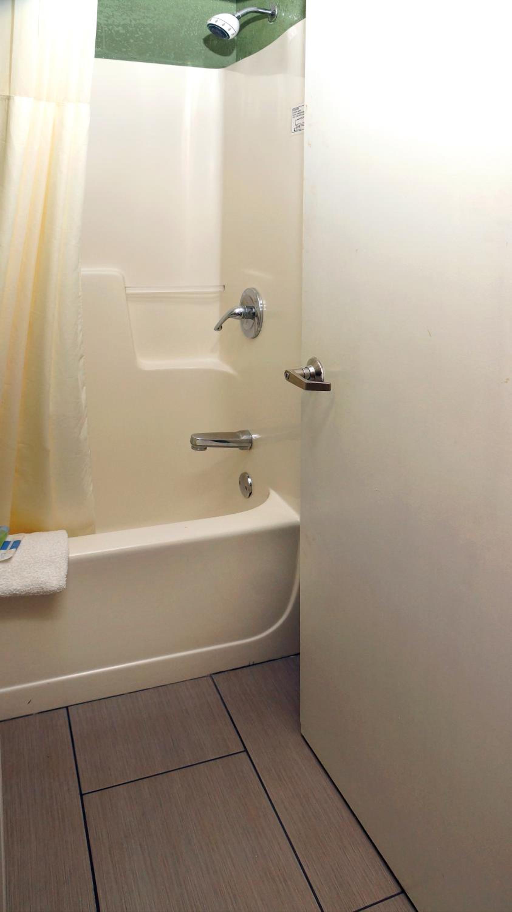 Executive Inn Opp photo 23