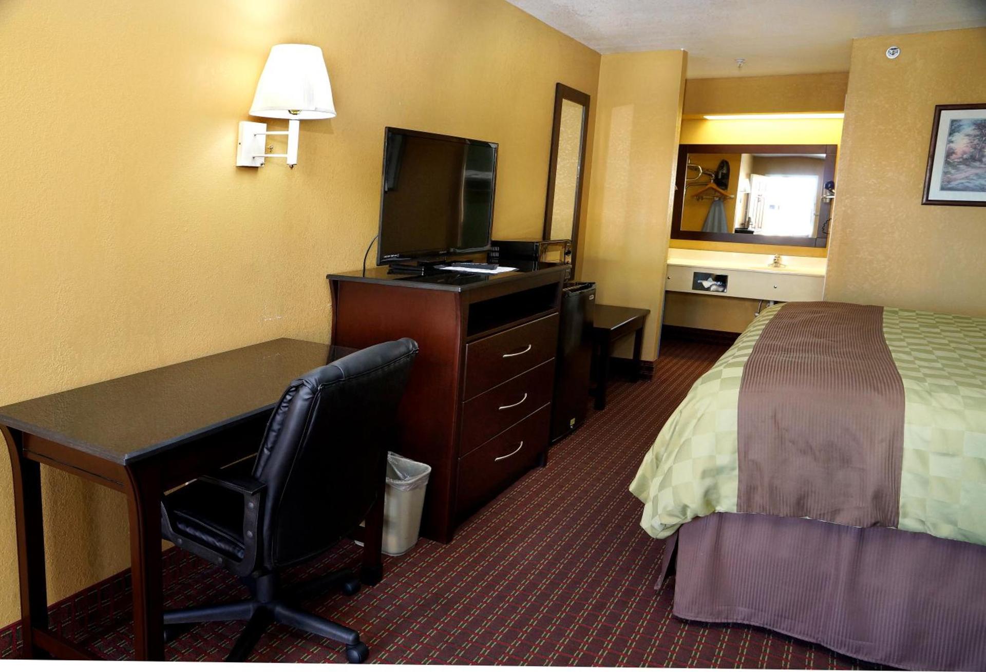 Executive Inn Opp photo 24