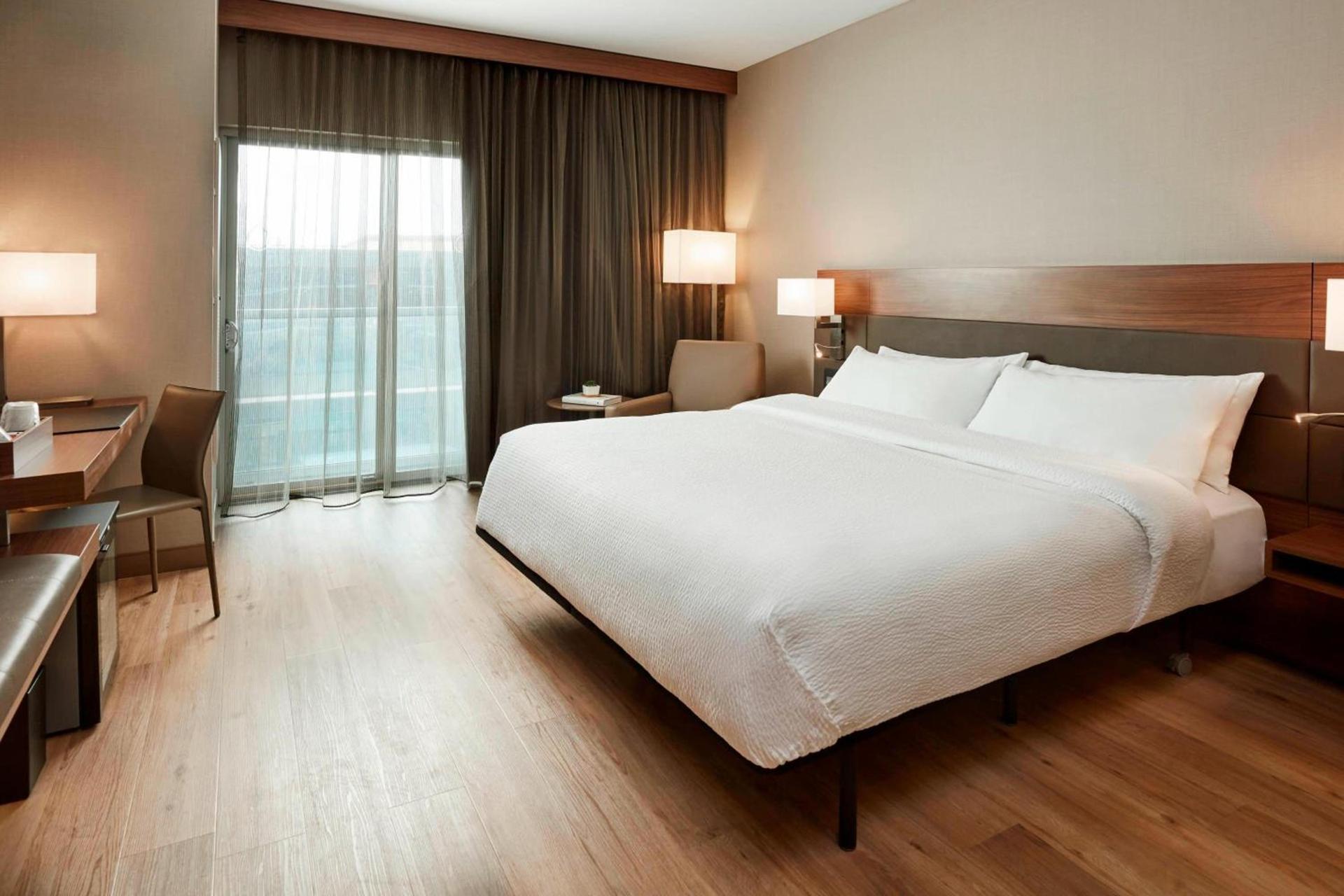 AC Hotel by Marriott Cincinnati at The Banks photo 10