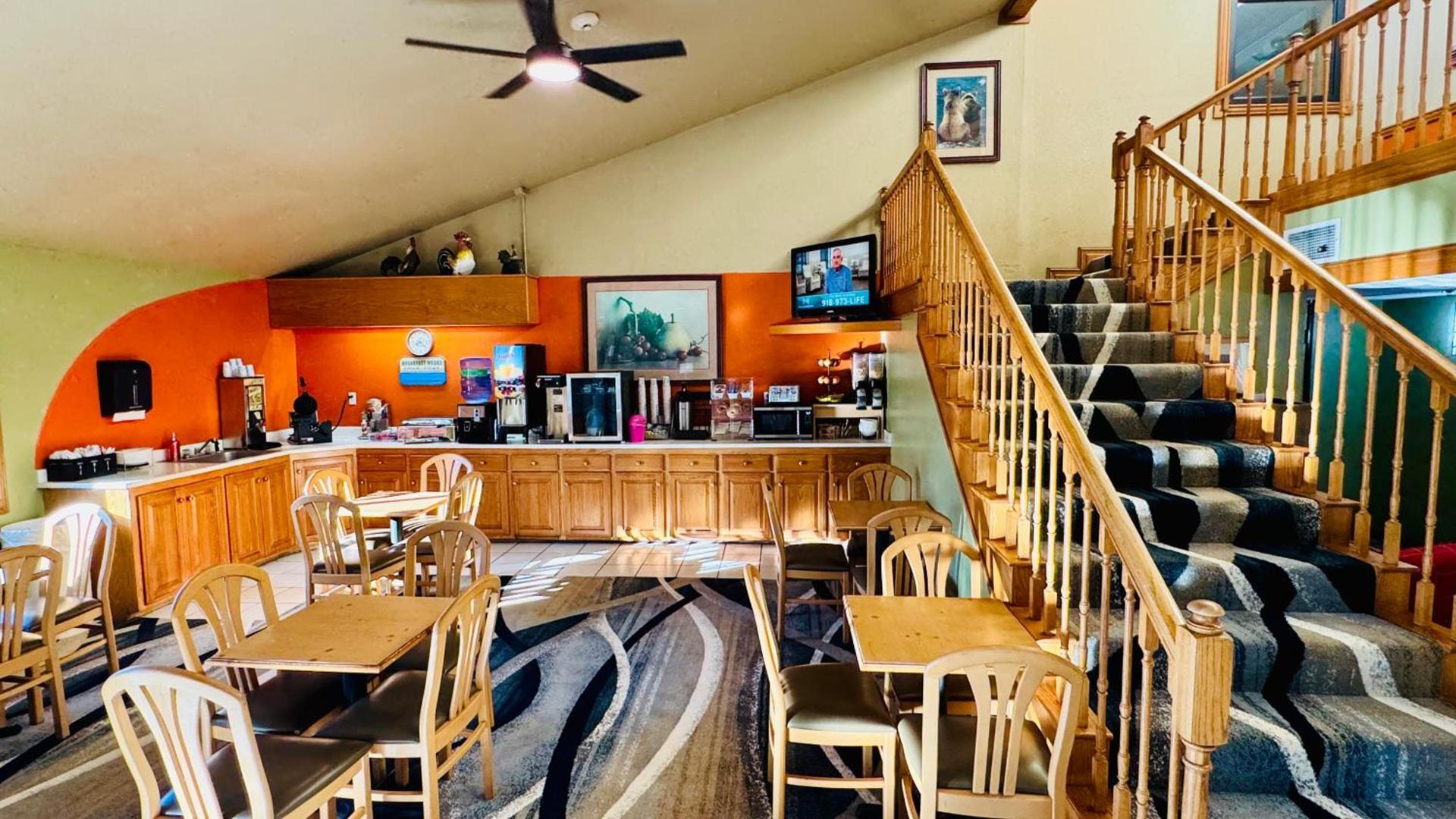 Regency Inn and Suites photo 42