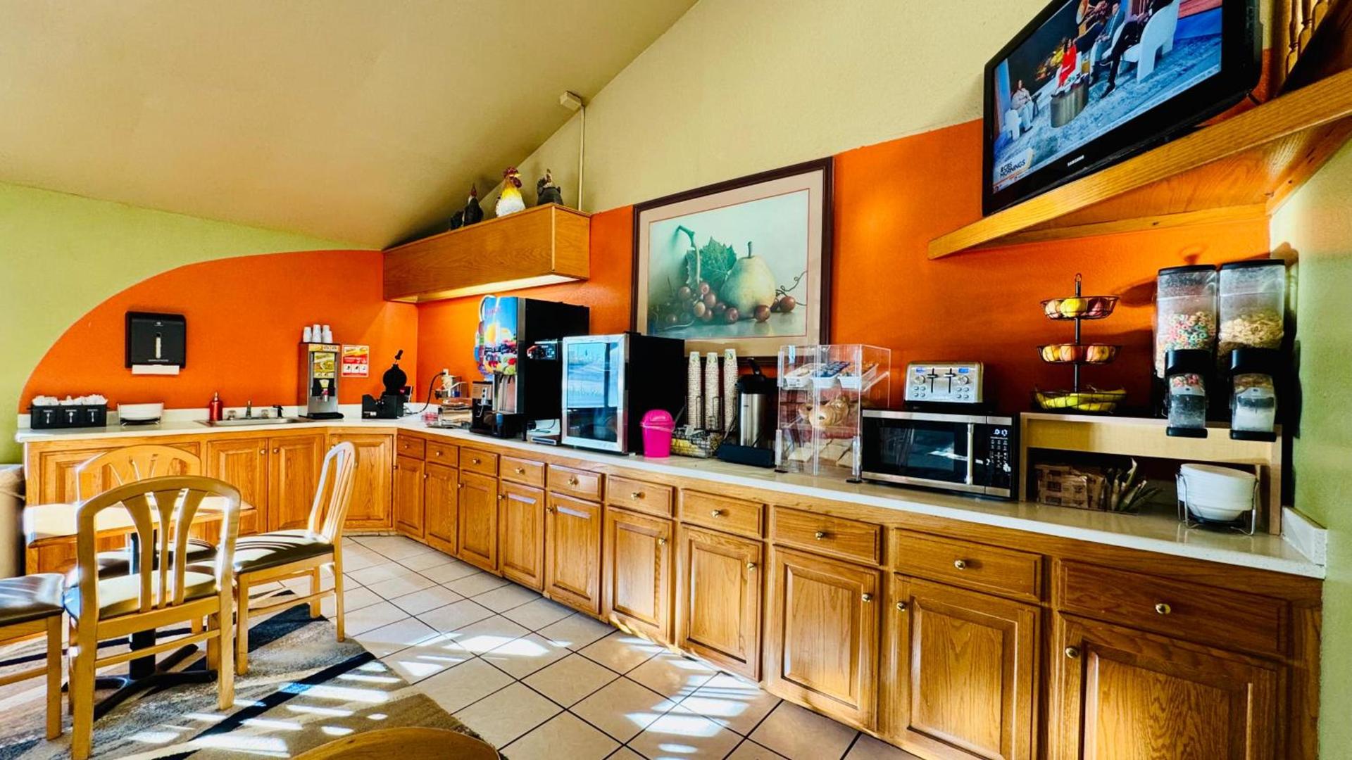 Regency Inn and Suites photo 39