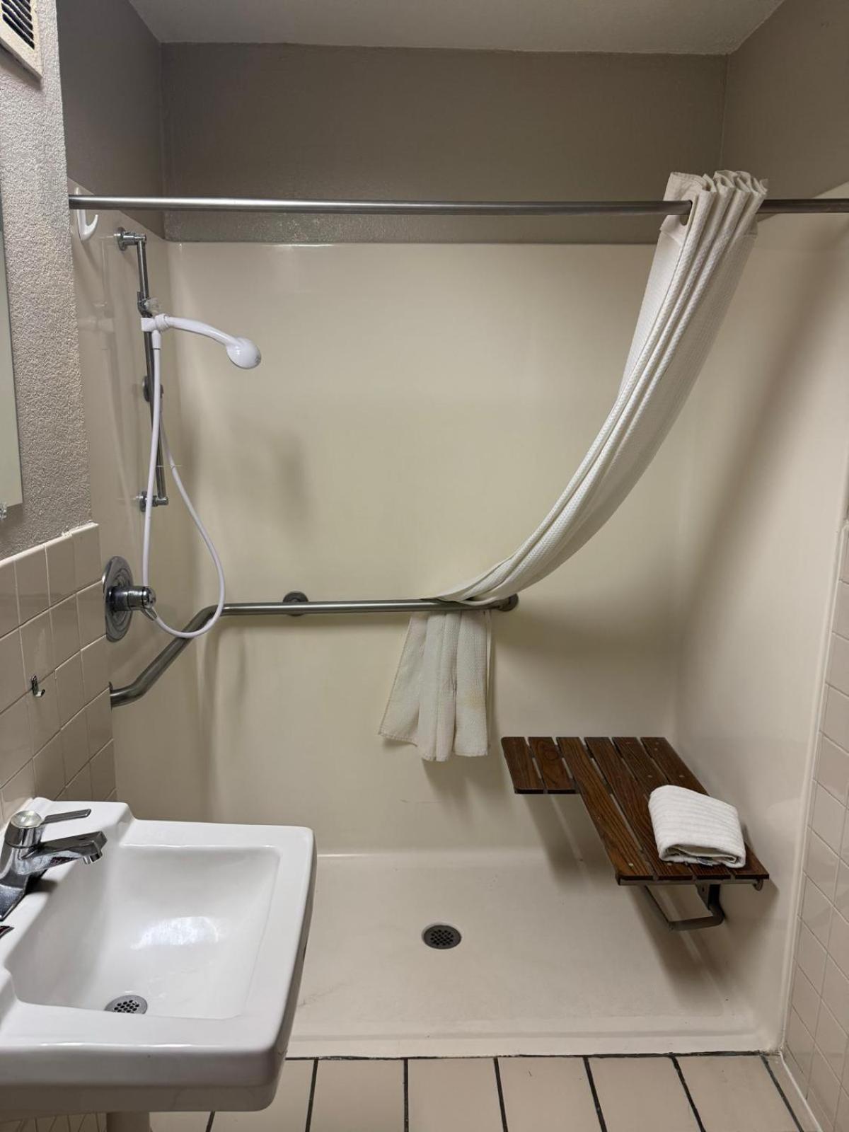 Executive Inn photo 22