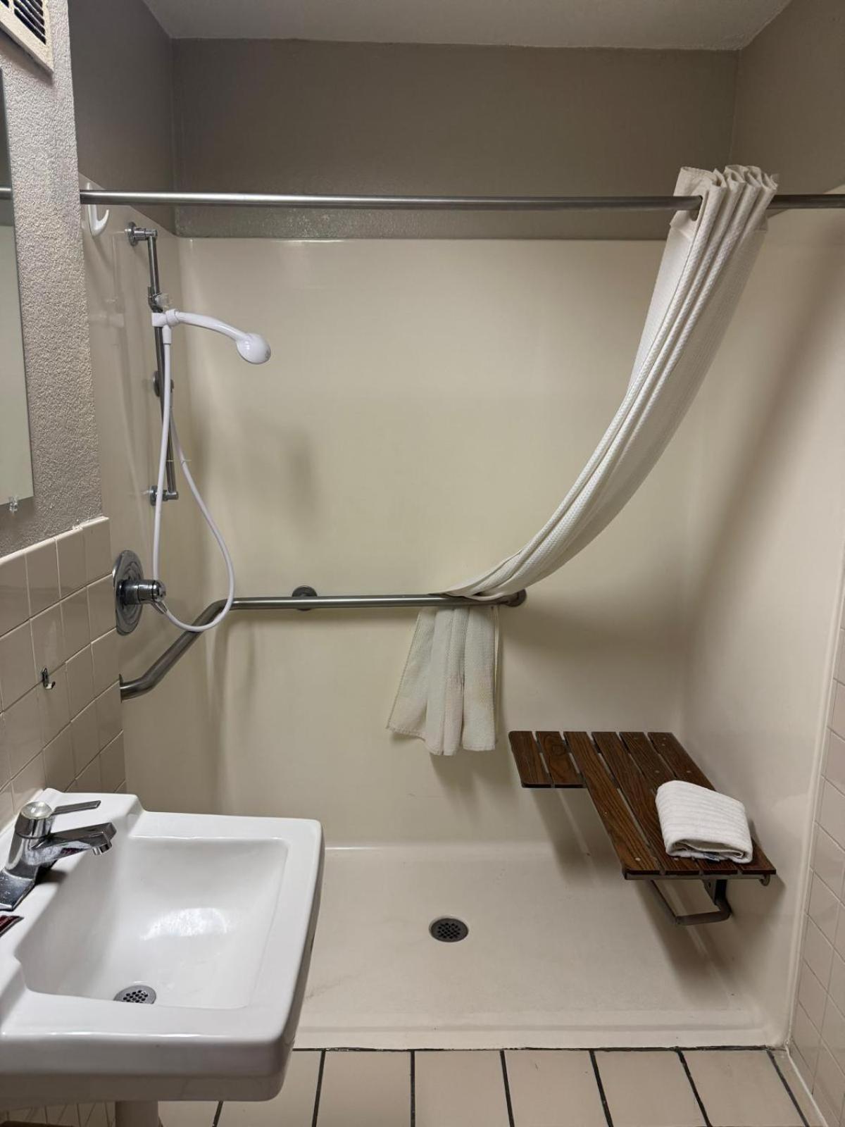 Executive Inn photo 7