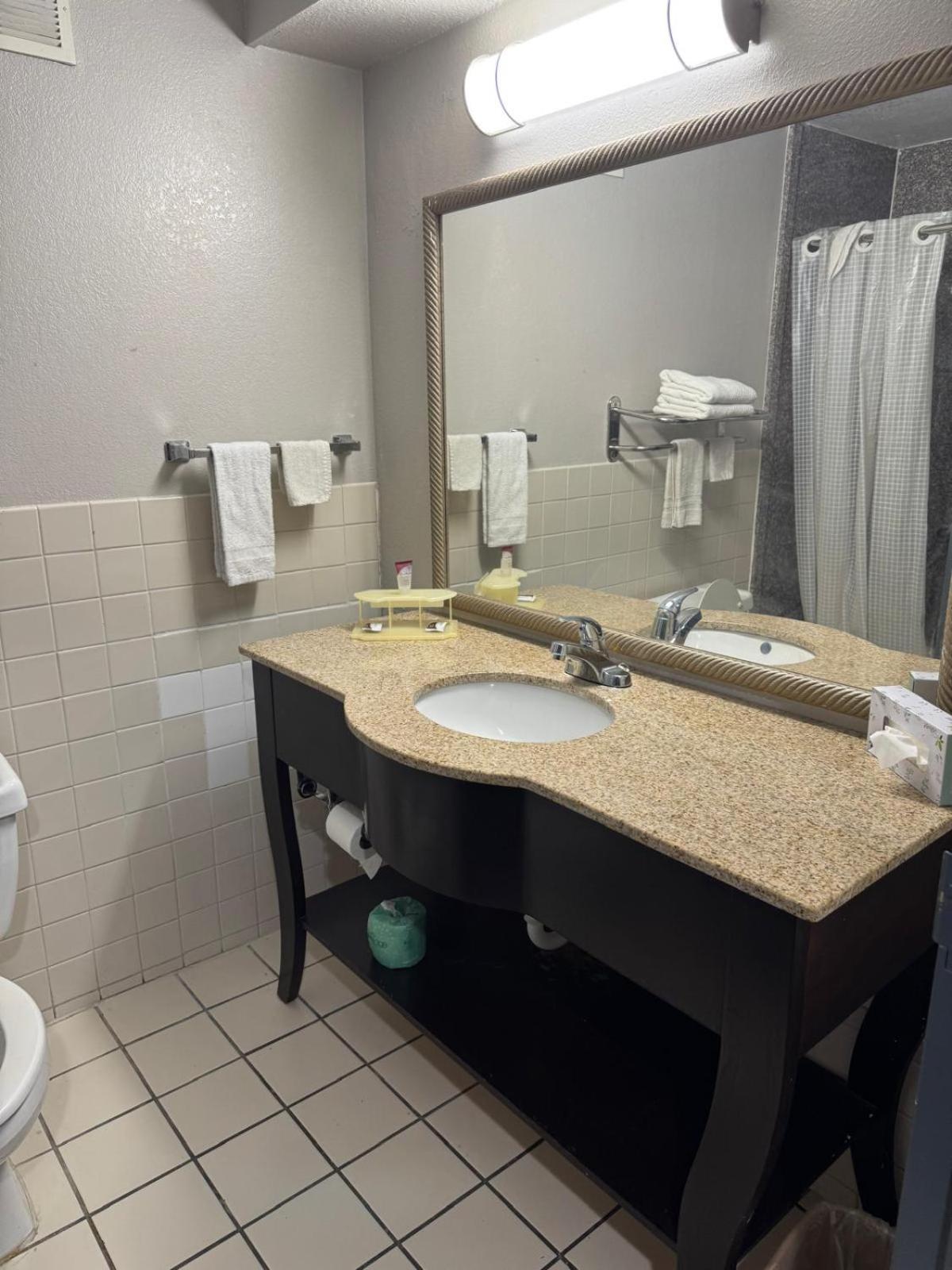Executive Inn photo 42