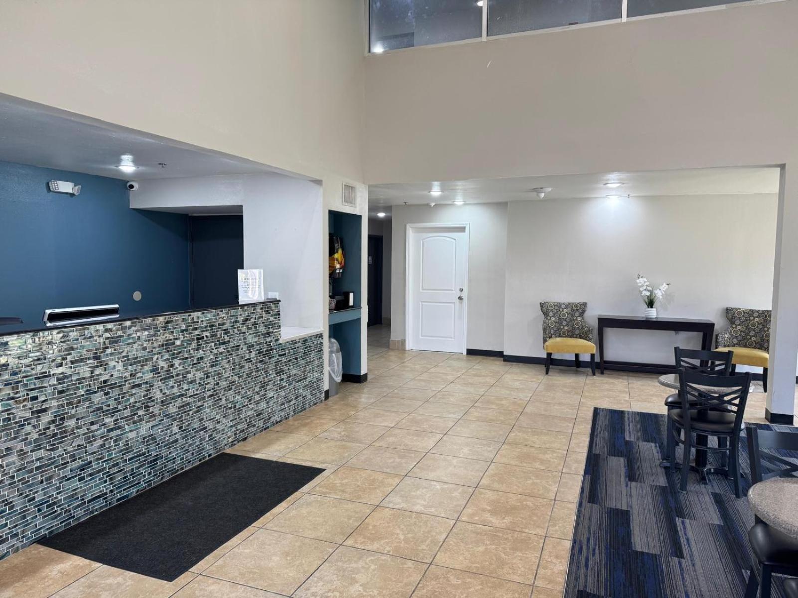Executive Inn photo 16