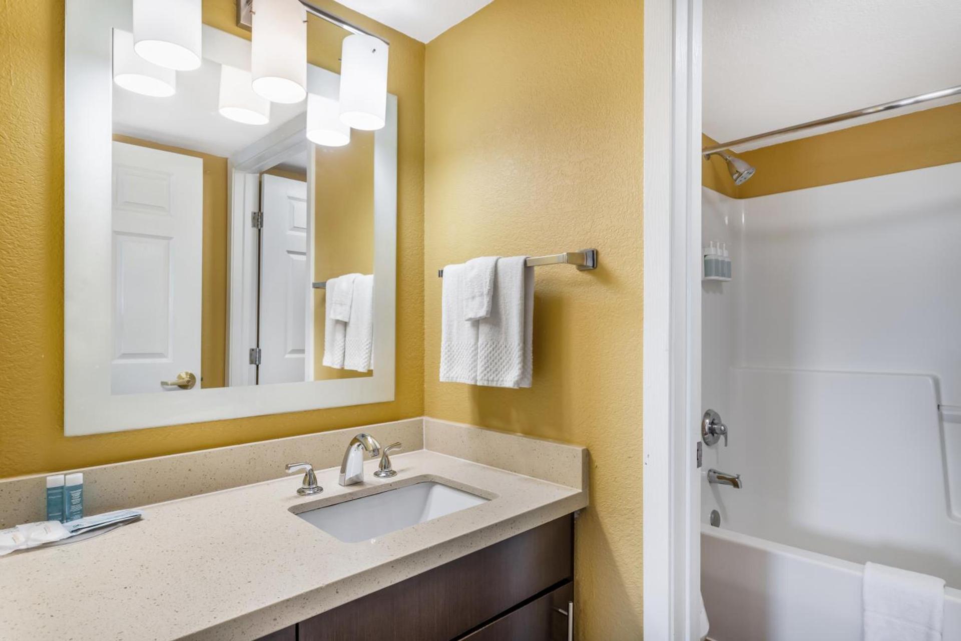MainStay Suites Houston NASA-Clear Lake photo 9