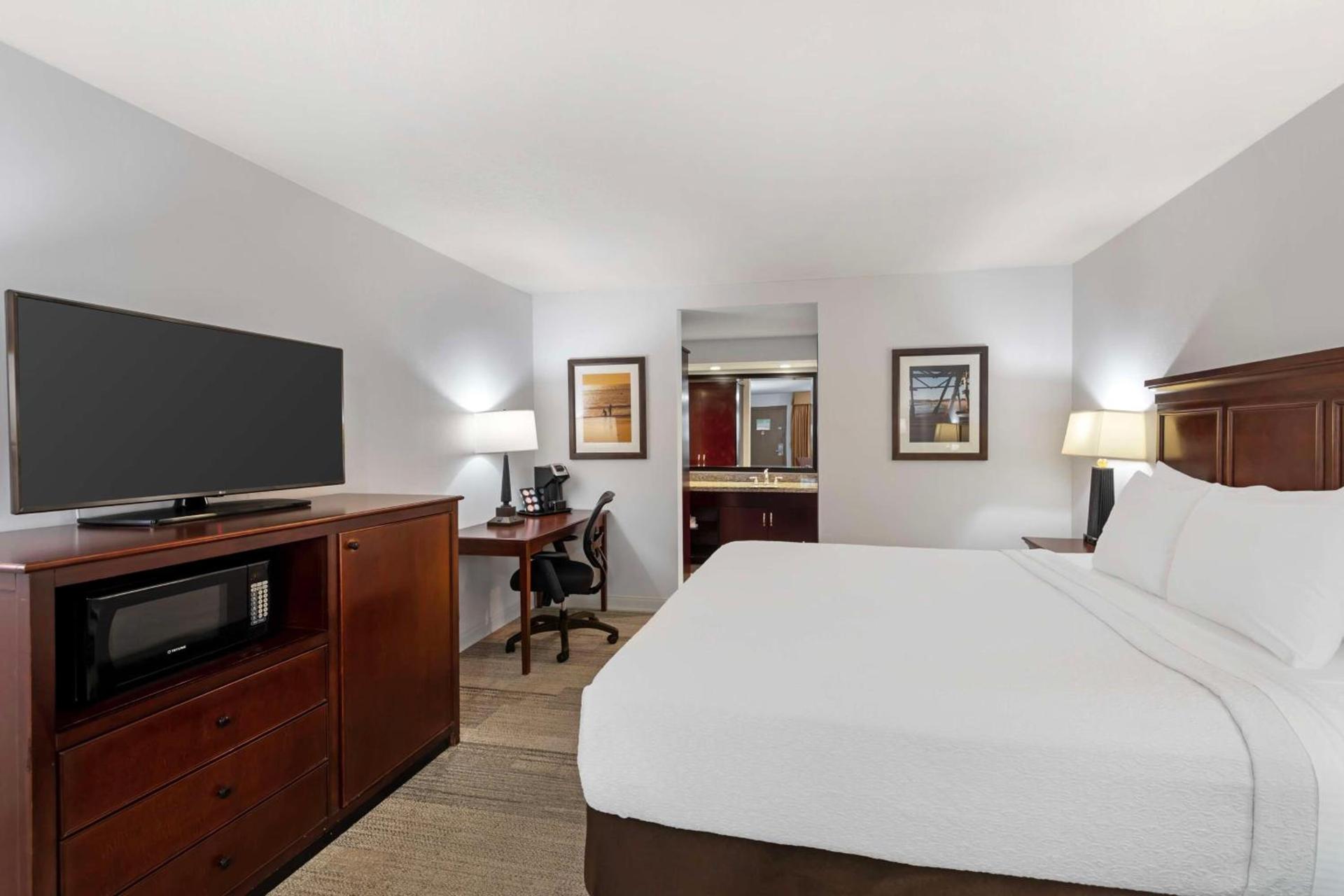 Best Western Plus Redondo Beach Inn photo 15