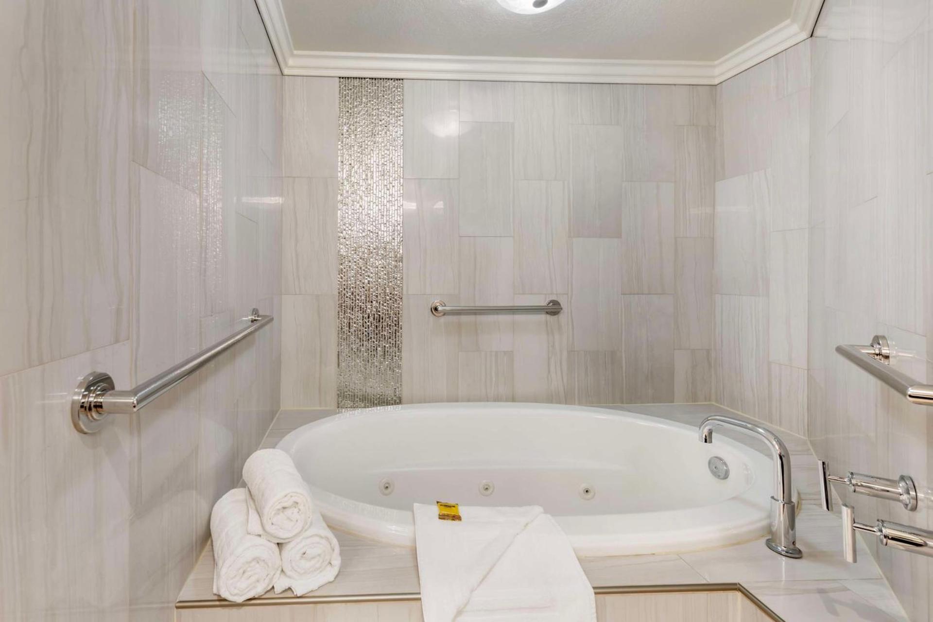 Best Western Plus Redondo Beach Inn photo 24
