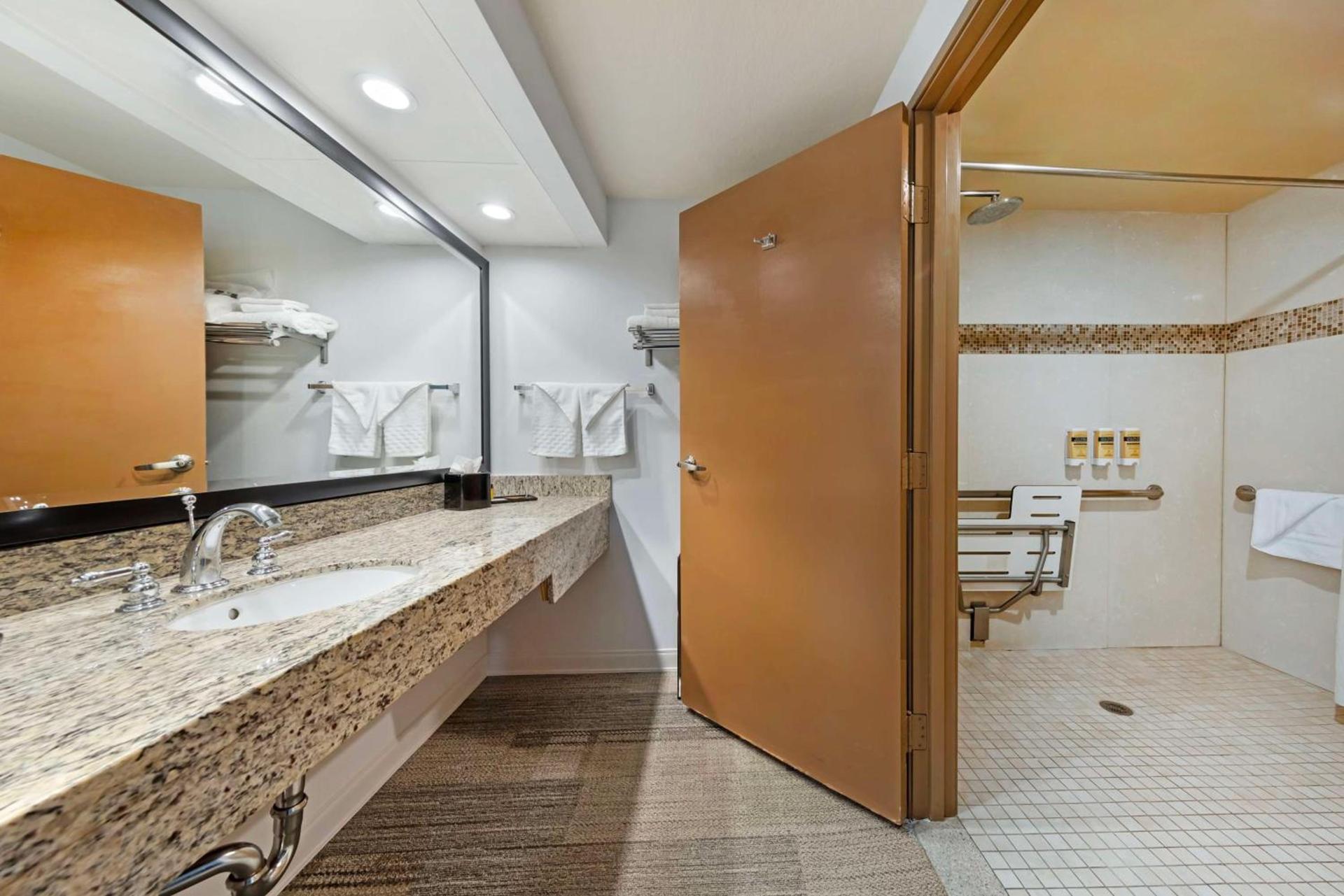 Best Western Plus Redondo Beach Inn photo 28