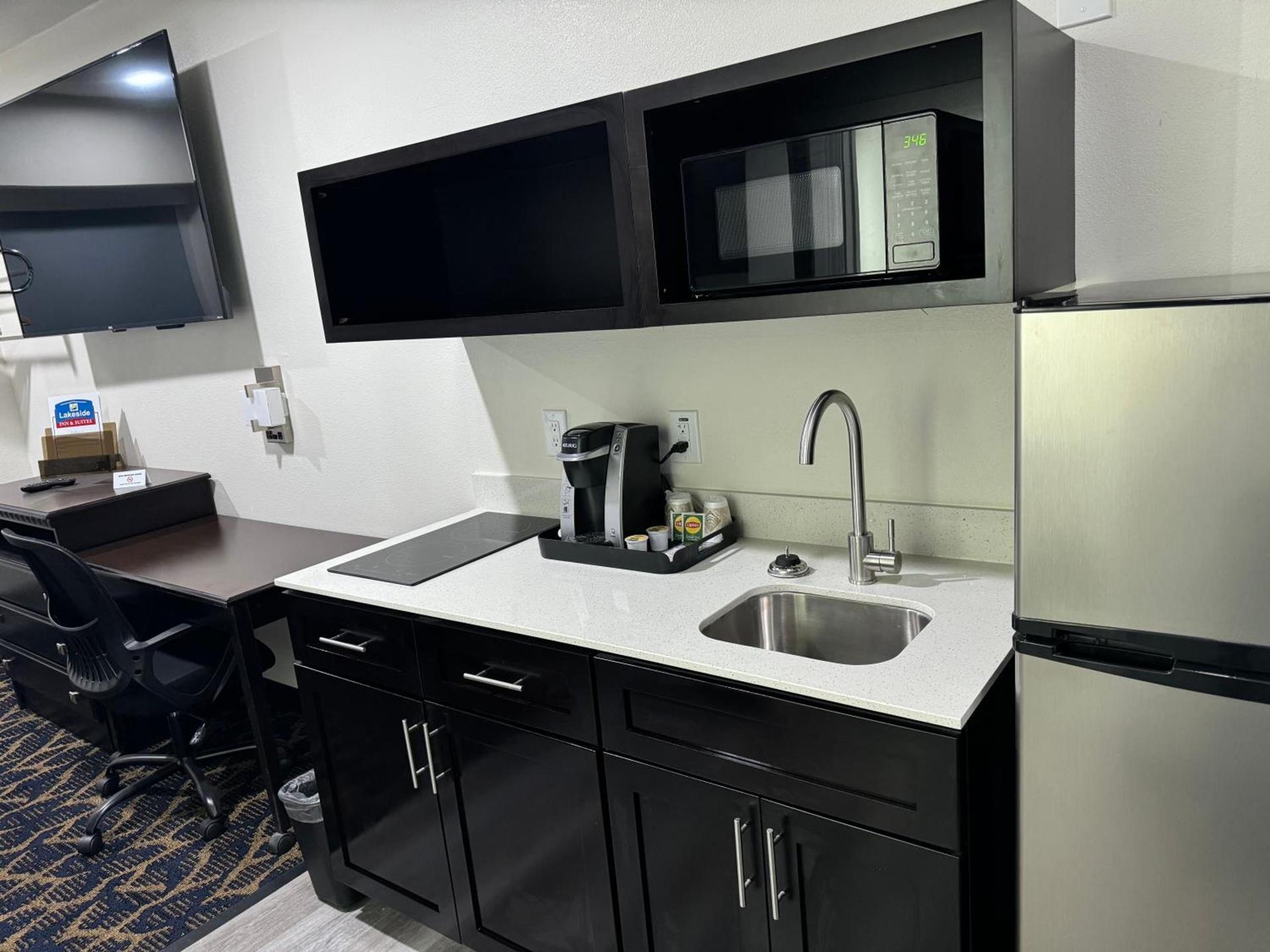 Lakeside Inn and Suites photo 21