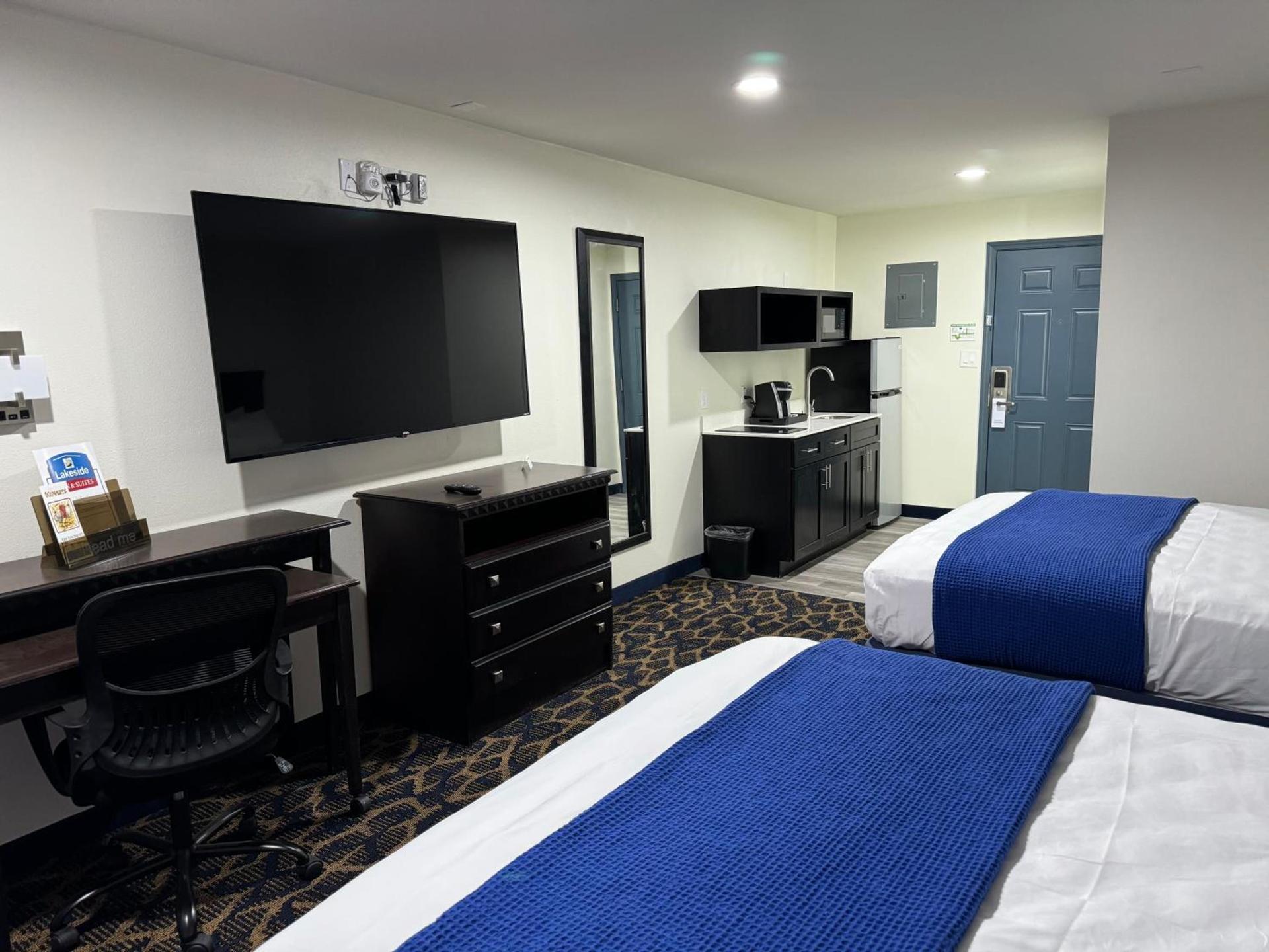 Lakeside Inn and Suites photo 14