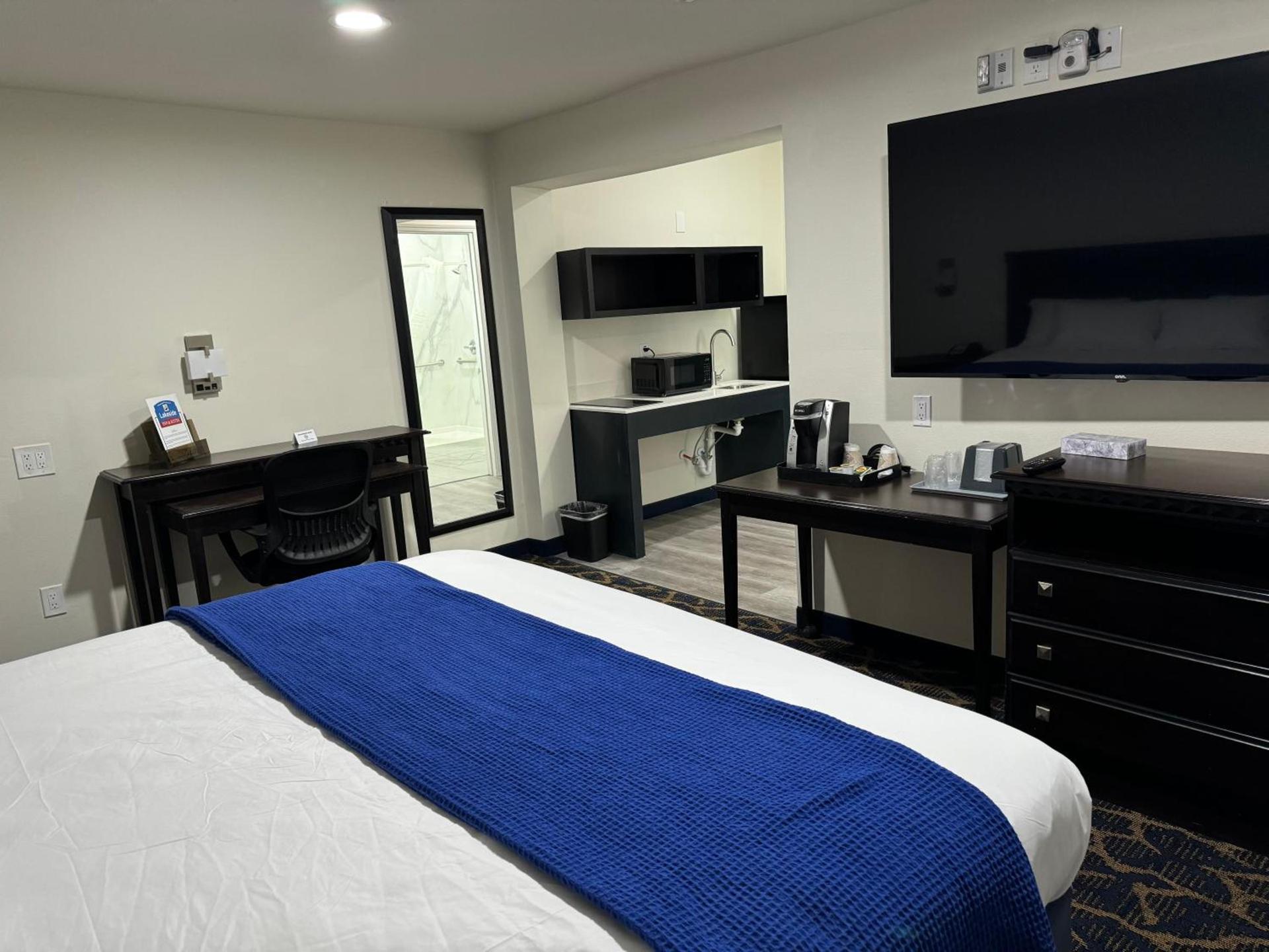 Lakeside Inn and Suites photo 10