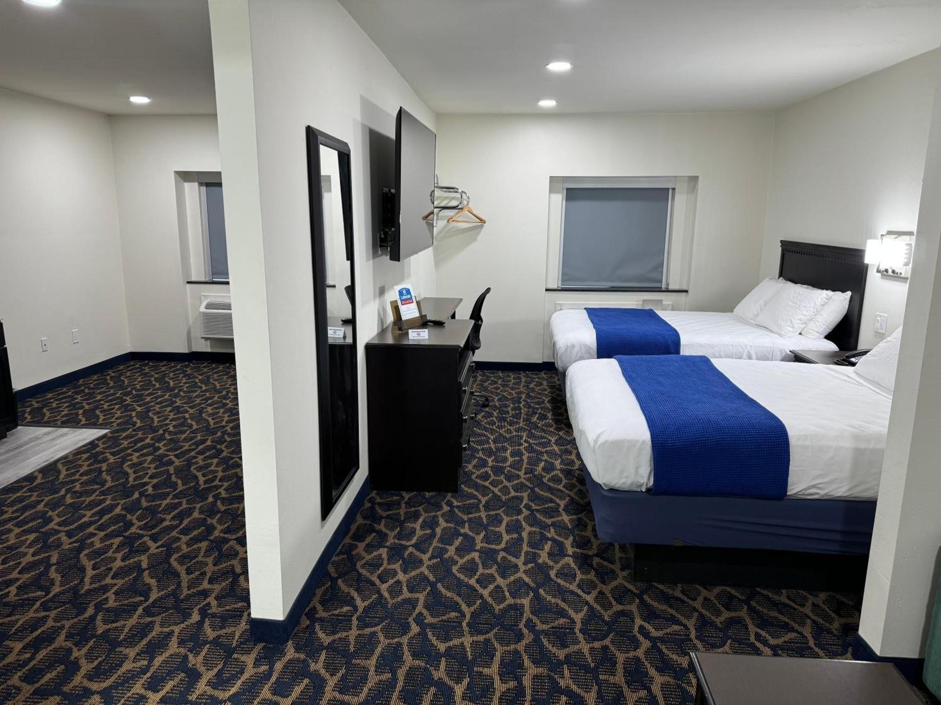 Lakeside Inn and Suites photo 9