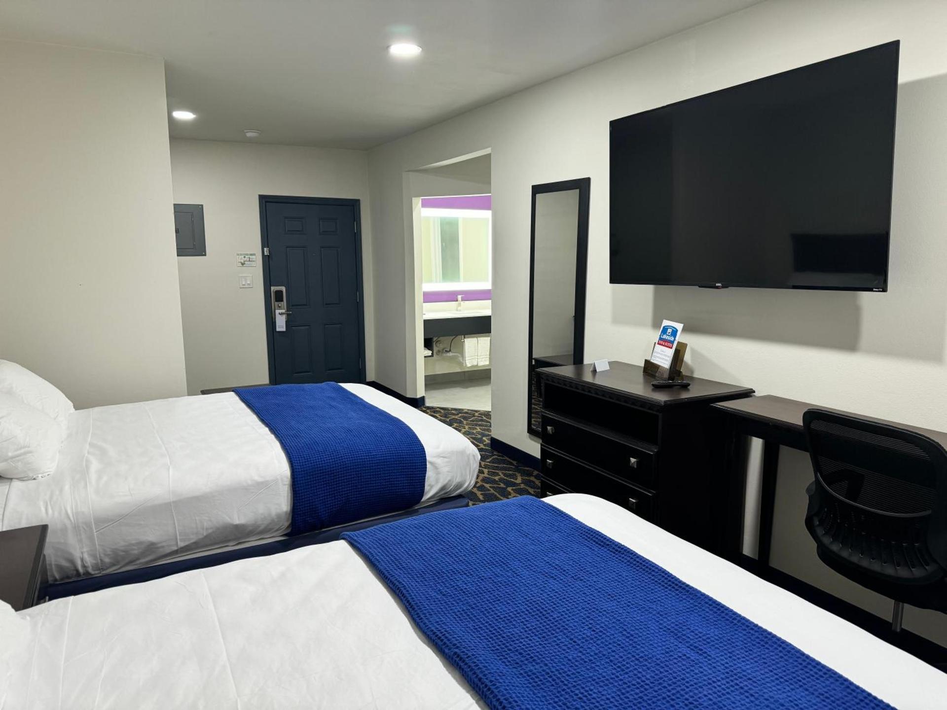 Lakeside Inn and Suites photo 3
