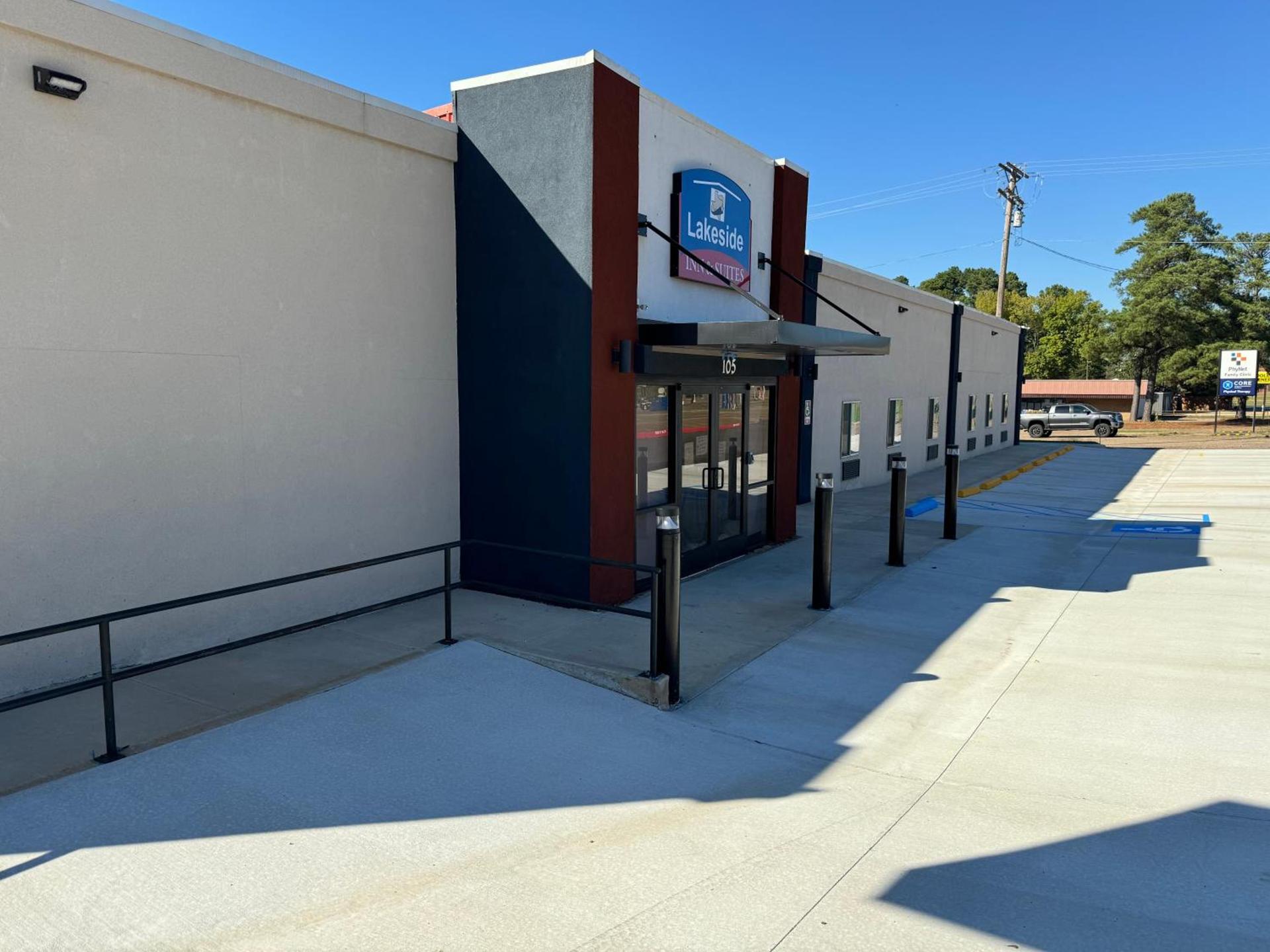 Lakeside Inn and Suites photo 26