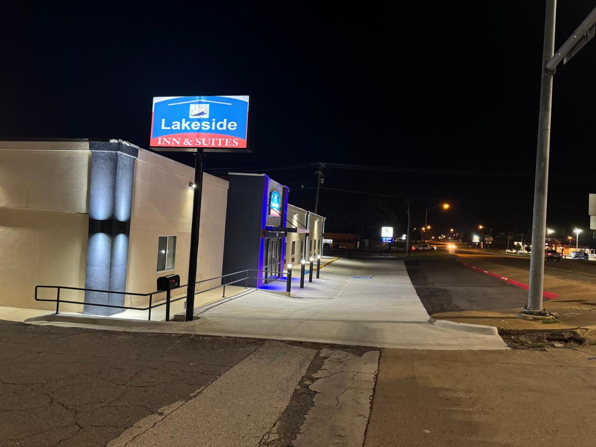 Lakeside Inn and Suites photo 27