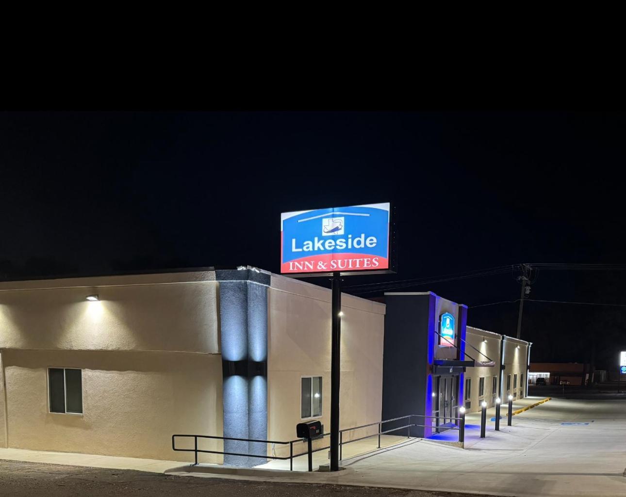 Lakeside Inn and Suites photo 28