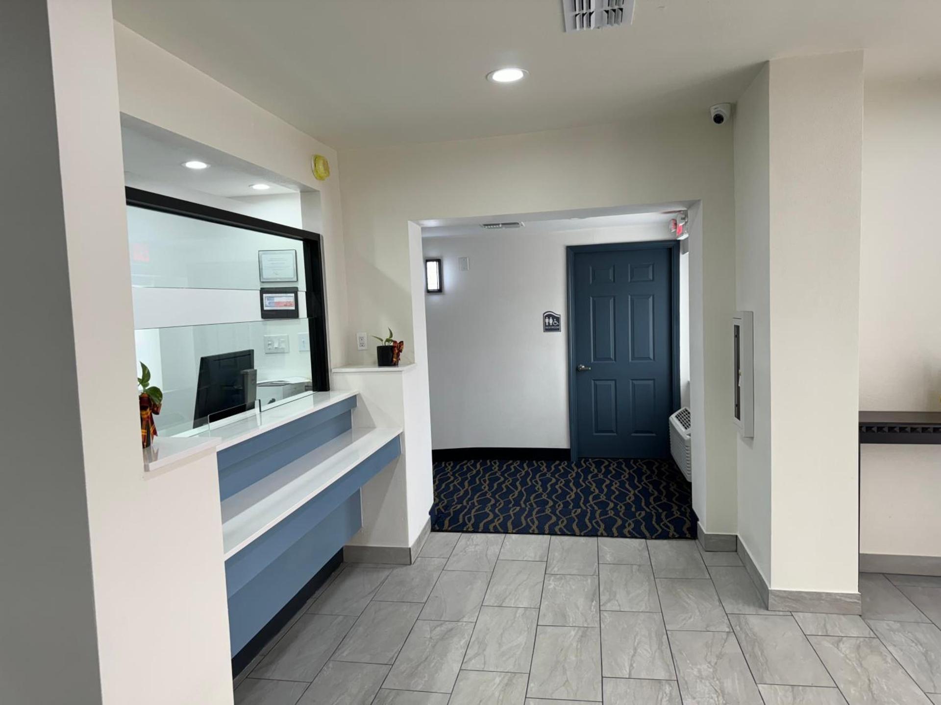 Lakeside Inn and Suites photo 31