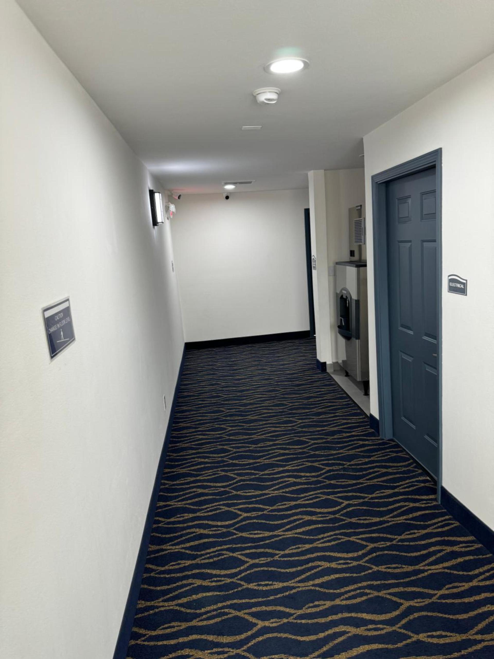 Lakeside Inn and Suites photo 33