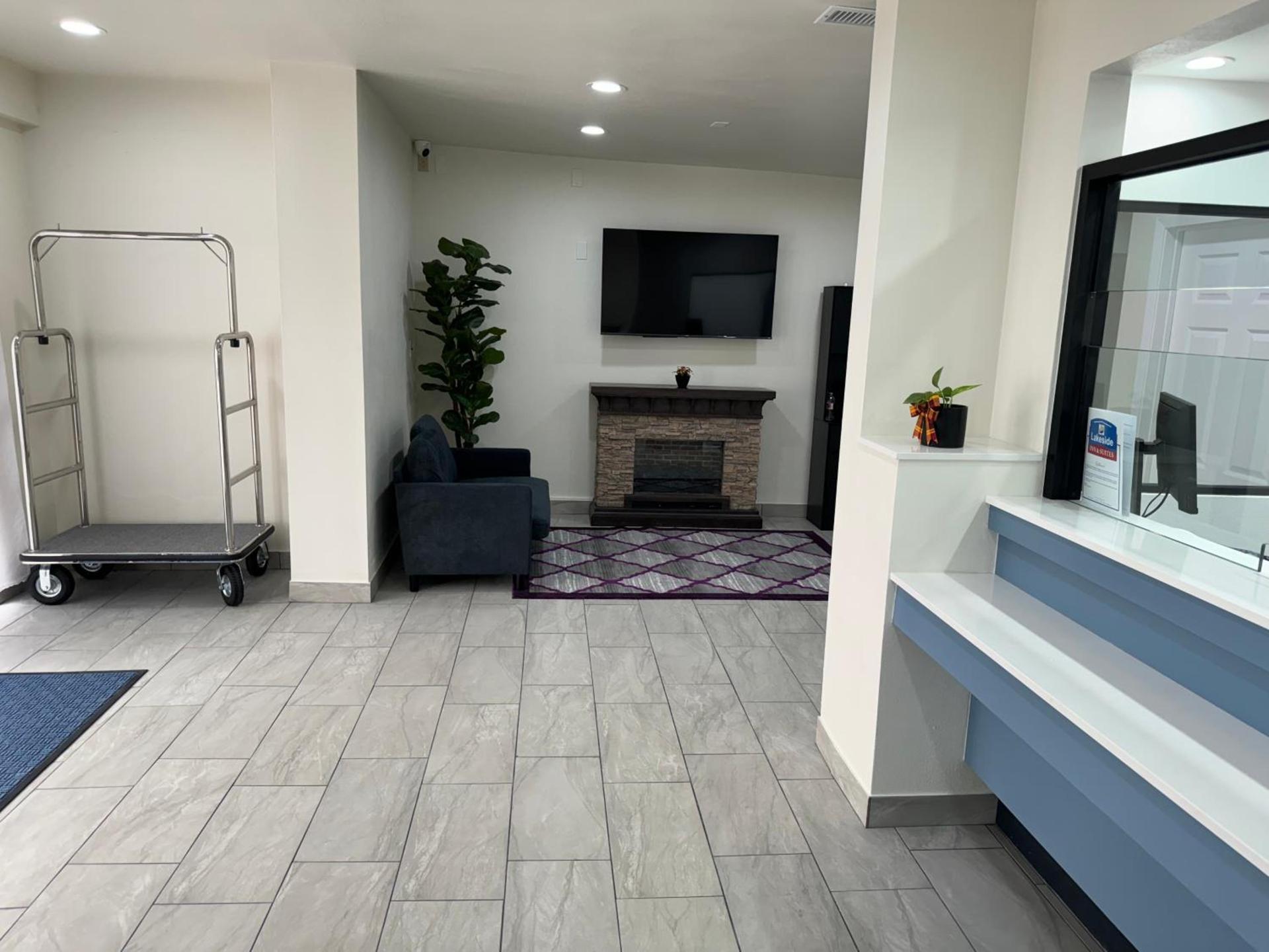 Lakeside Inn and Suites photo 34