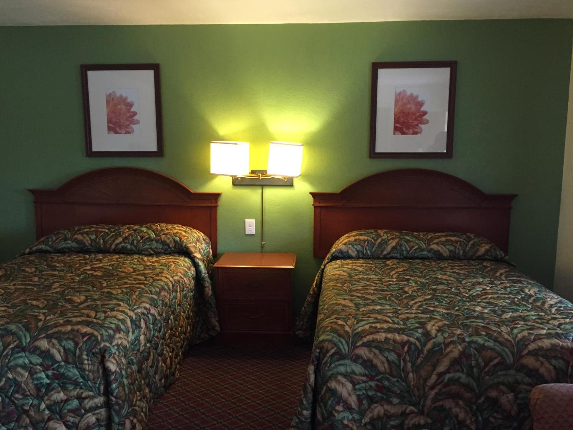 Hacienda Motel photo 25